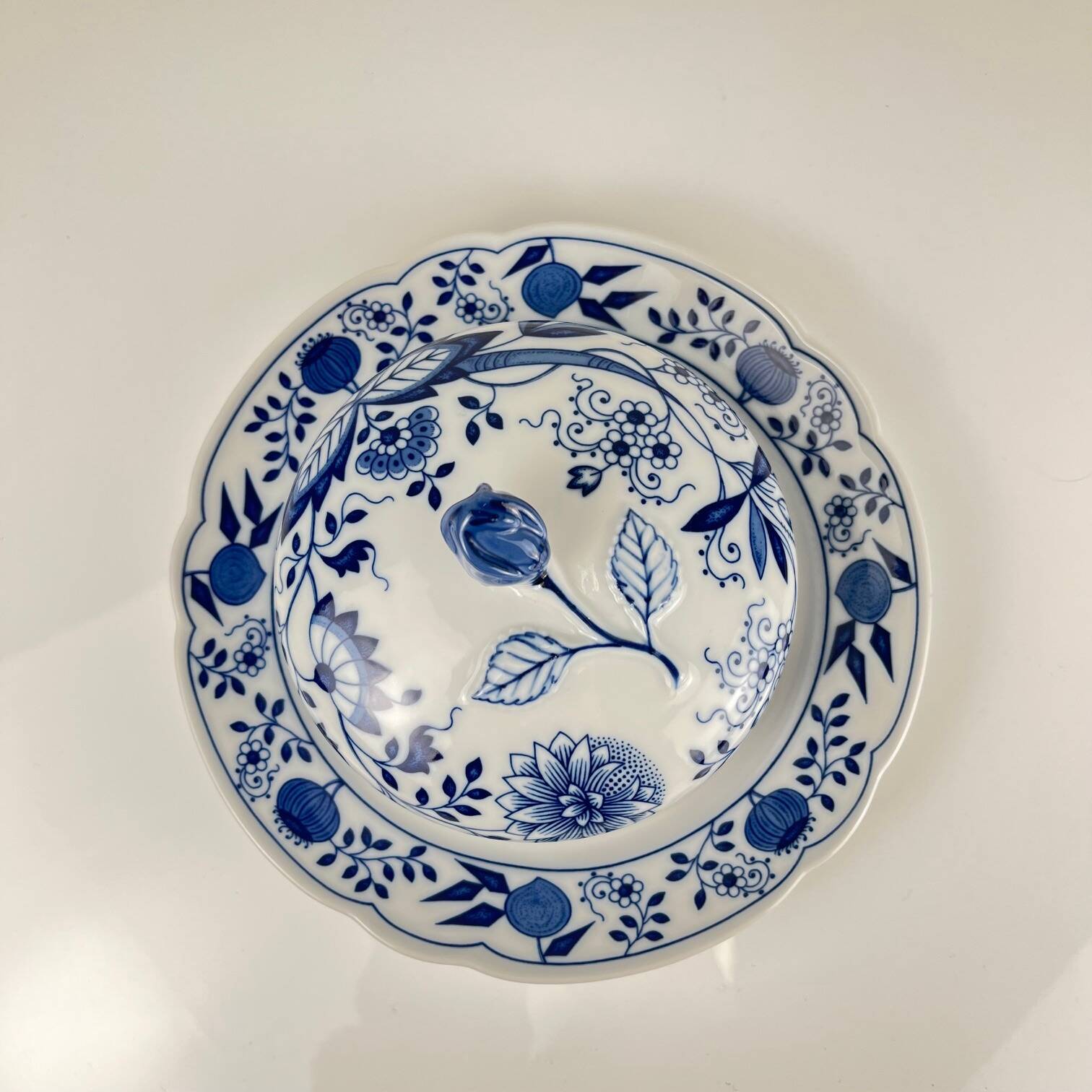 Rare Large Round Butter Dish Hutschenreuther Blue Onion Porcelain Germany