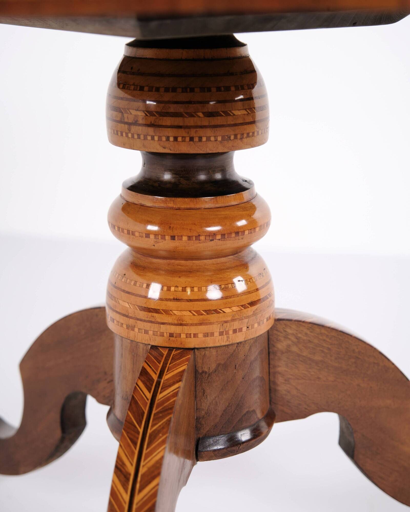 Octagonal column table - lamp table - decorated with intarsia - Italy - 1850s