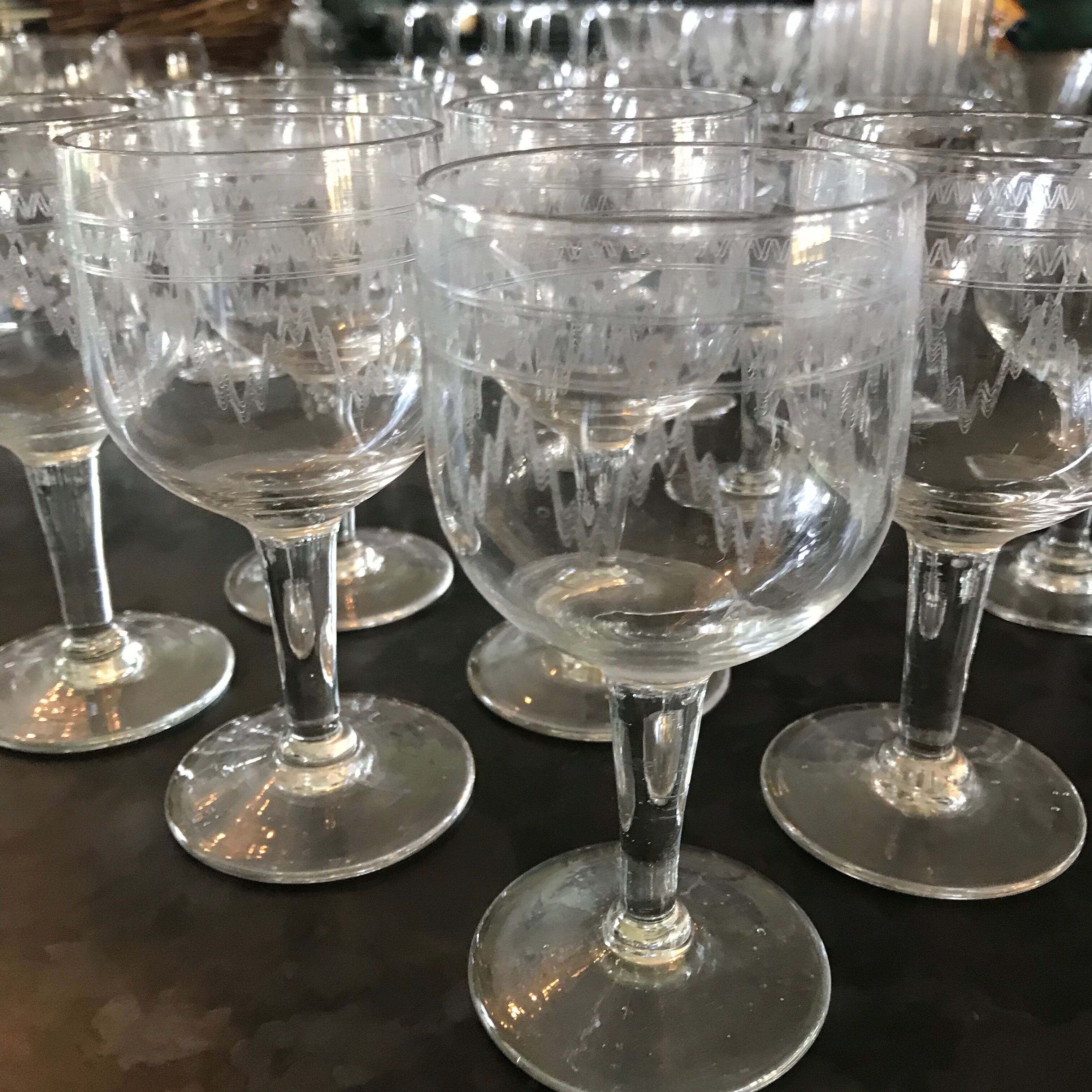Product BHV Series of 6 glasses chiseled mid-XXth.