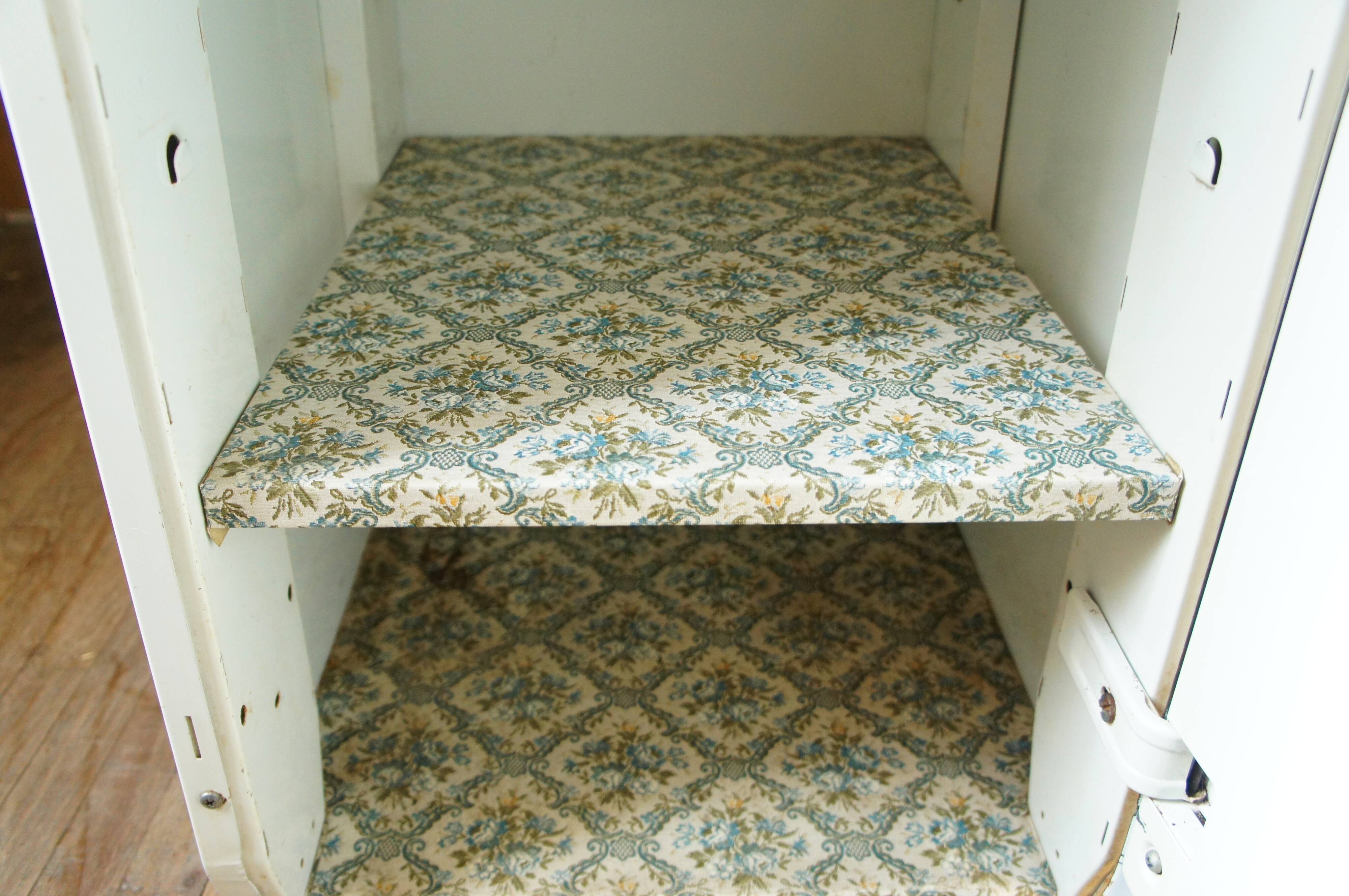 Pantry cabinet in enamelled sheet metal Mobilux around 1950