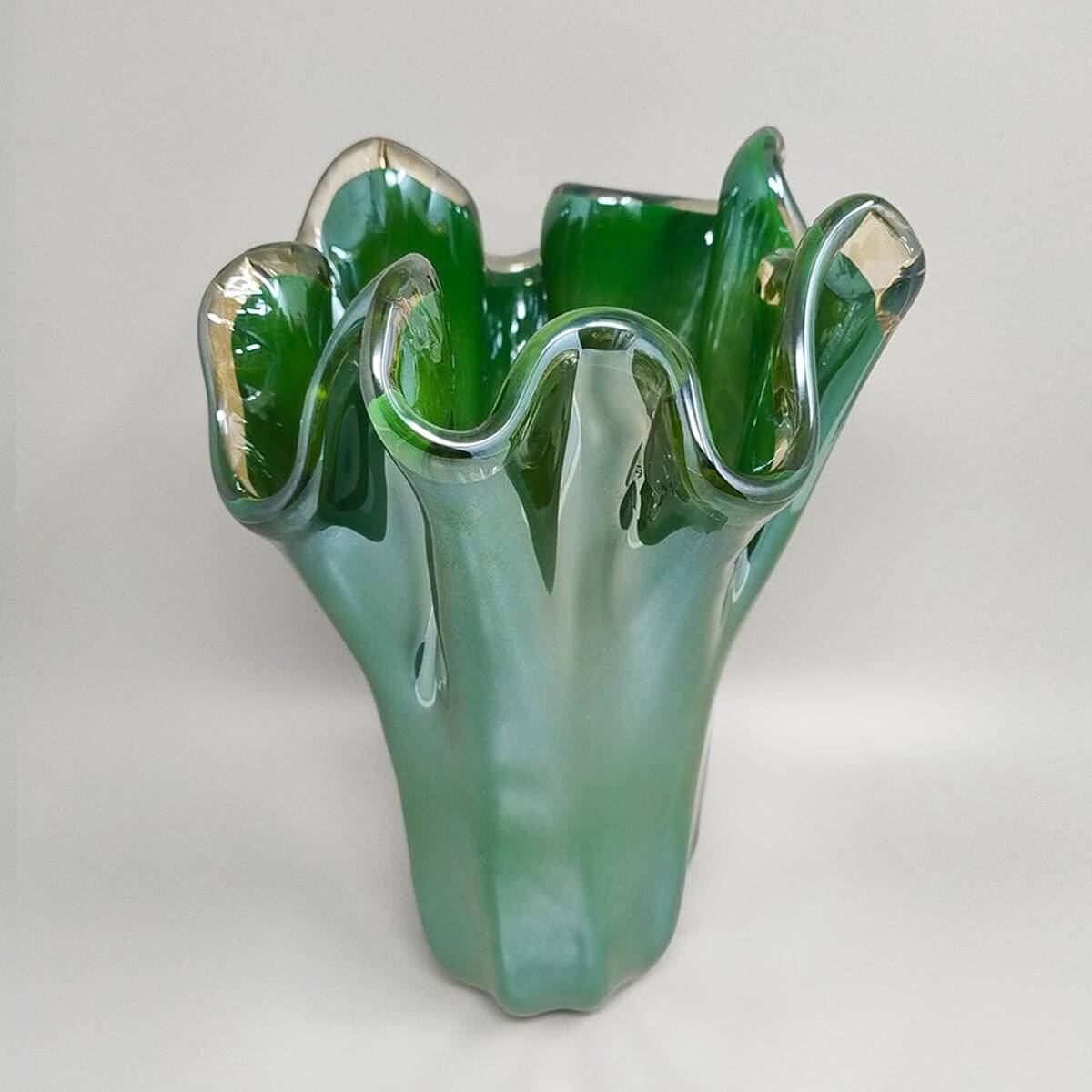 1970s Exquisite "Fazzoletto" Murano Glass Vase by Dogi. Made in Italy