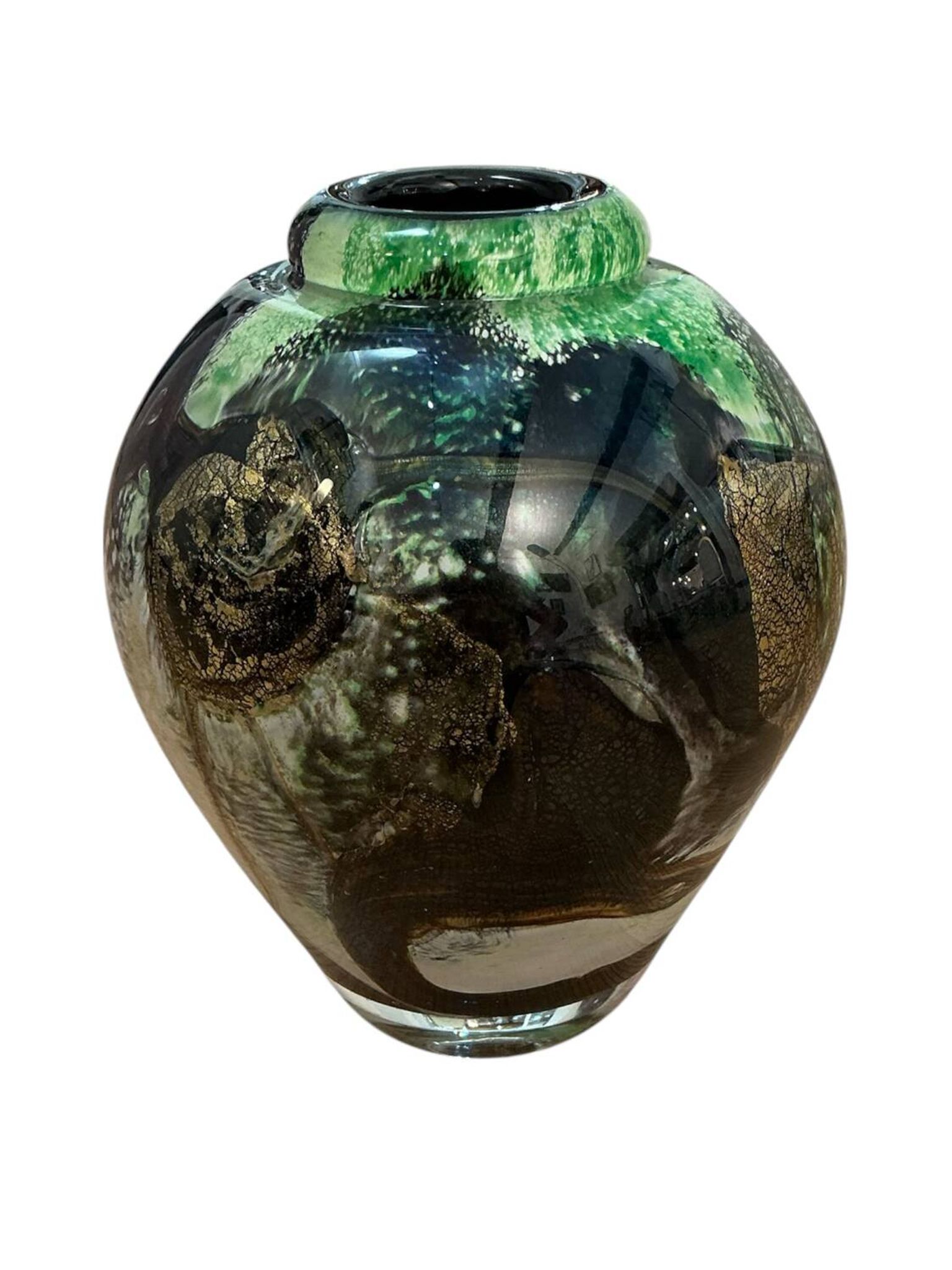 Vase Ada LOUMANI en verre soufflé dans les tons verts