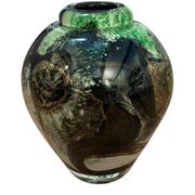 Vase Ada LOUMANI en verre soufflé dans les tons verts