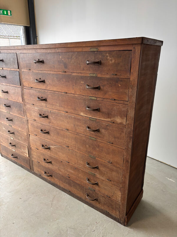 Grand meuble de métier en bois à 16 tiroirs ancien début 1900