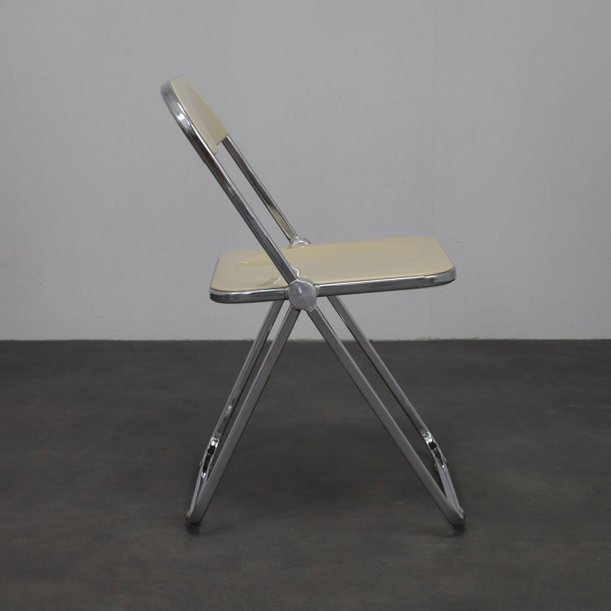 Paire de chaises pliantes Plia par Giancarlo Piretti pour Castelli, années 1970.