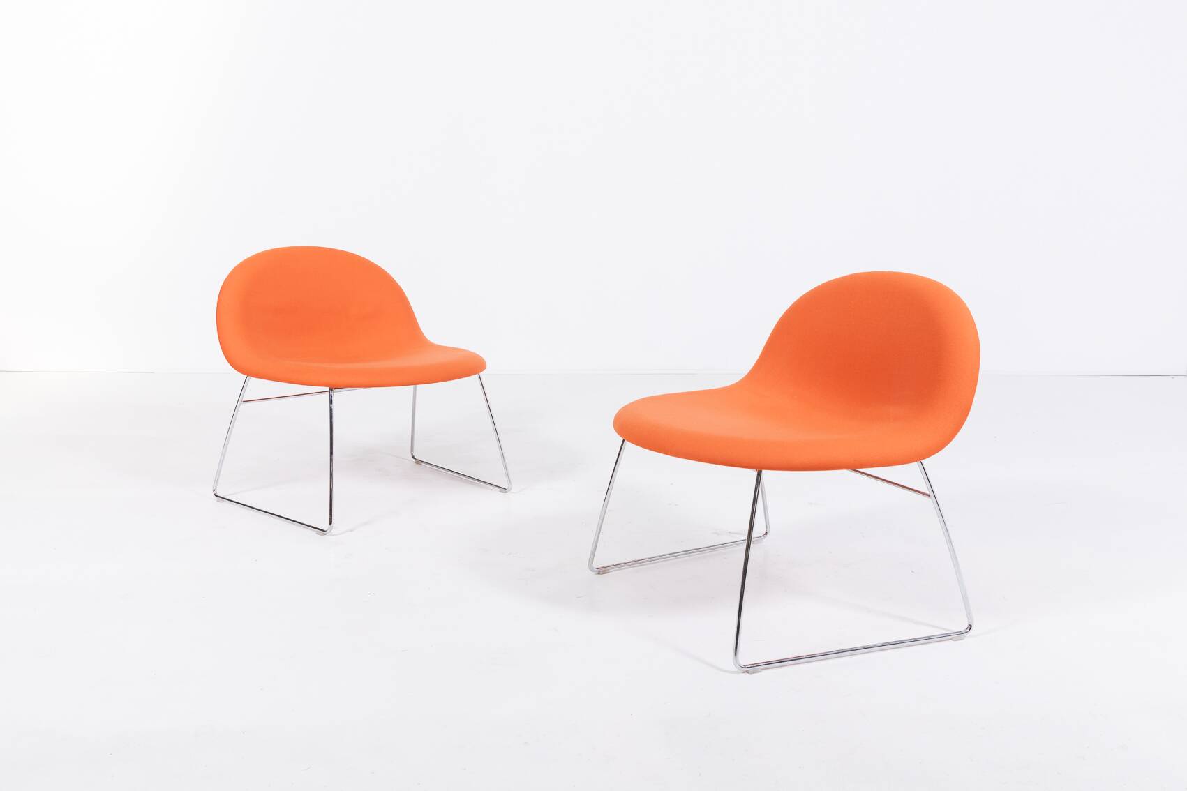 Paire de chaises longues au design danois « 3D » de Komplot Design pour Gubi