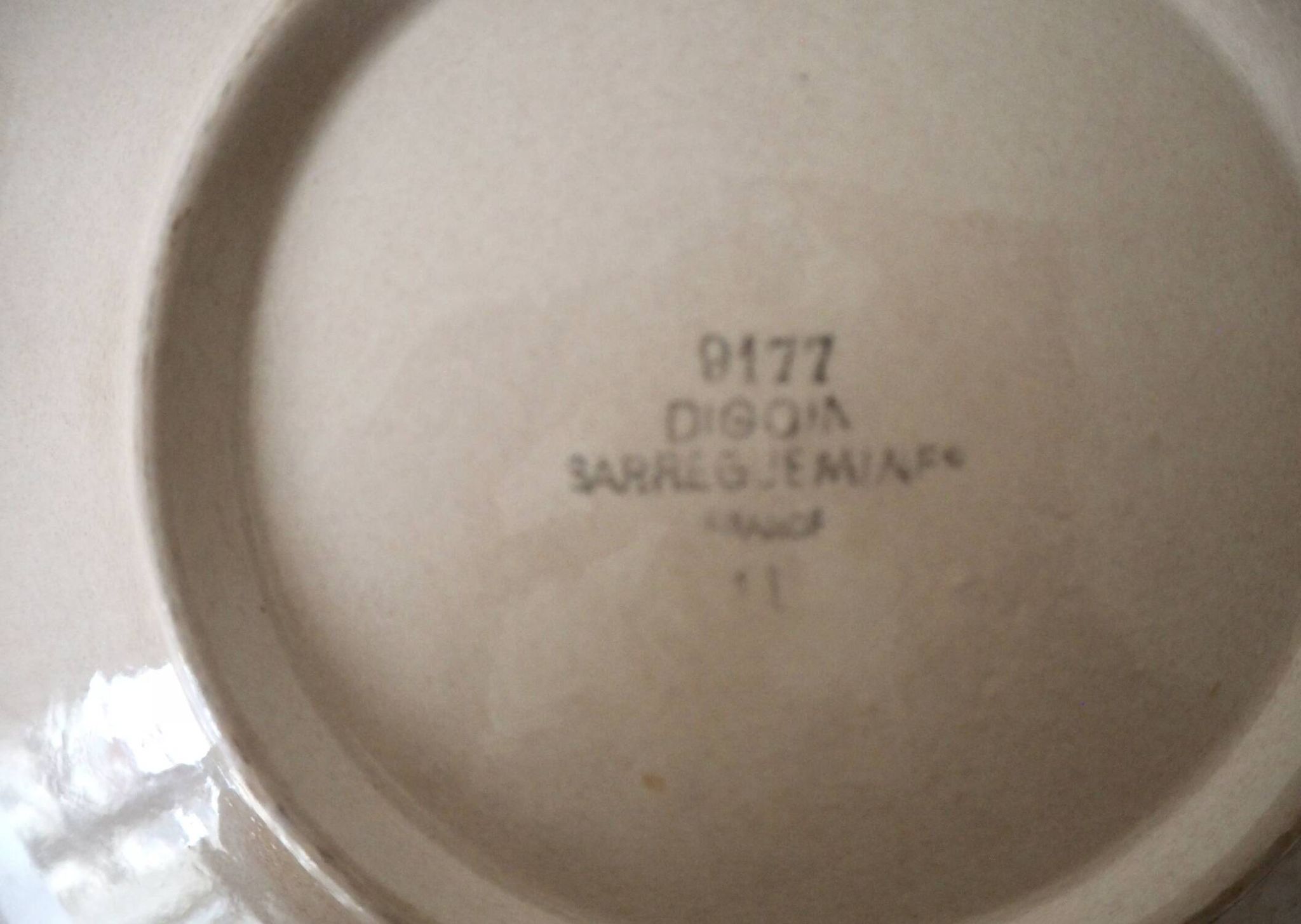 Pair of round dishes Digoin 9177