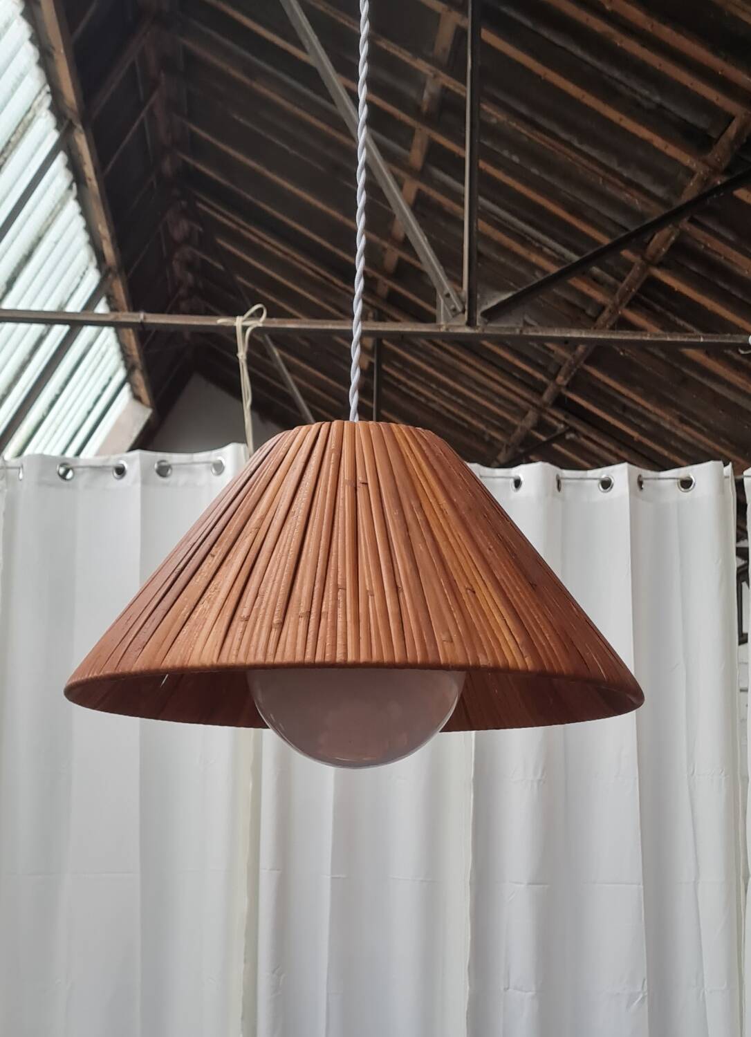Scandinavian pendant light in rattan and opaline glass