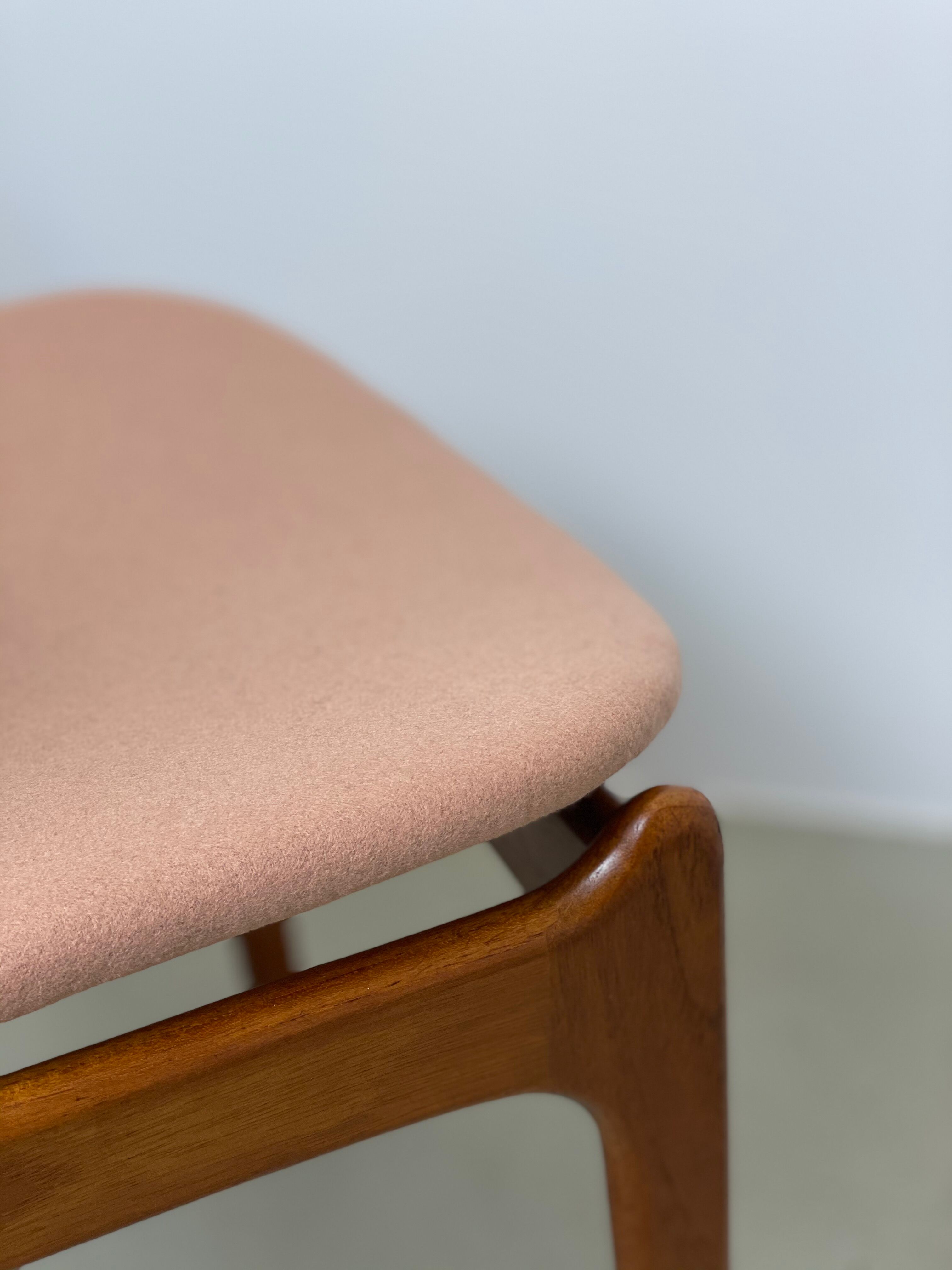 Lot de 4 chaises à manger en teck  par Erik Buch