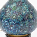 Vase balustre en email bleu cloisonné monté en lampe