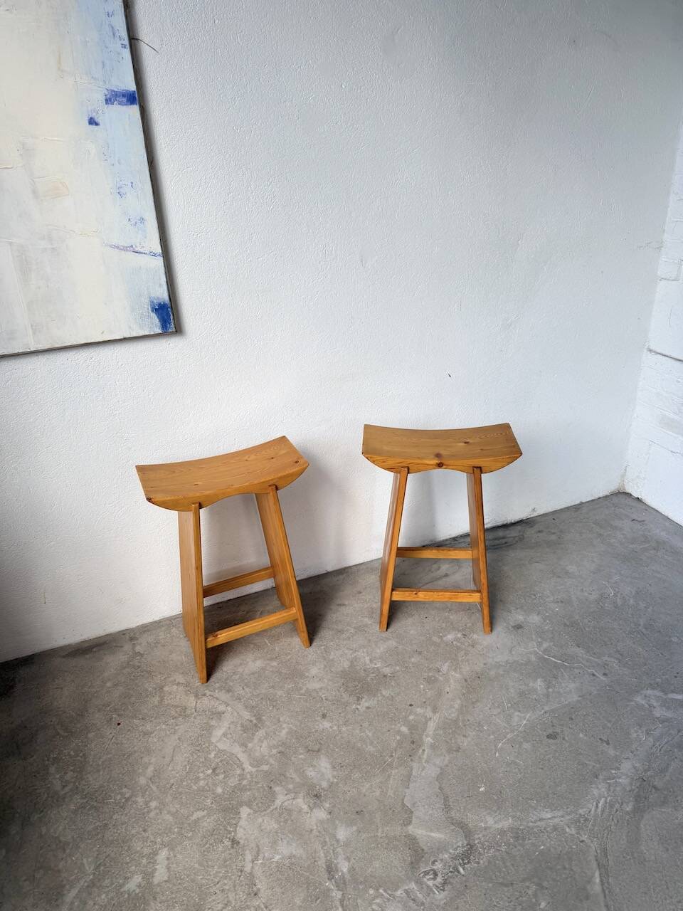 Scandinavian pine stools with Japanese inspiration.