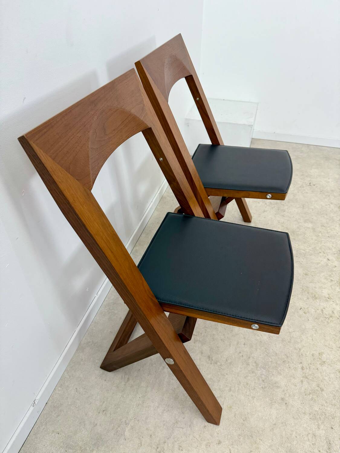 2 old folding chairs in wood and leather, postmodern design from the 80s vintage