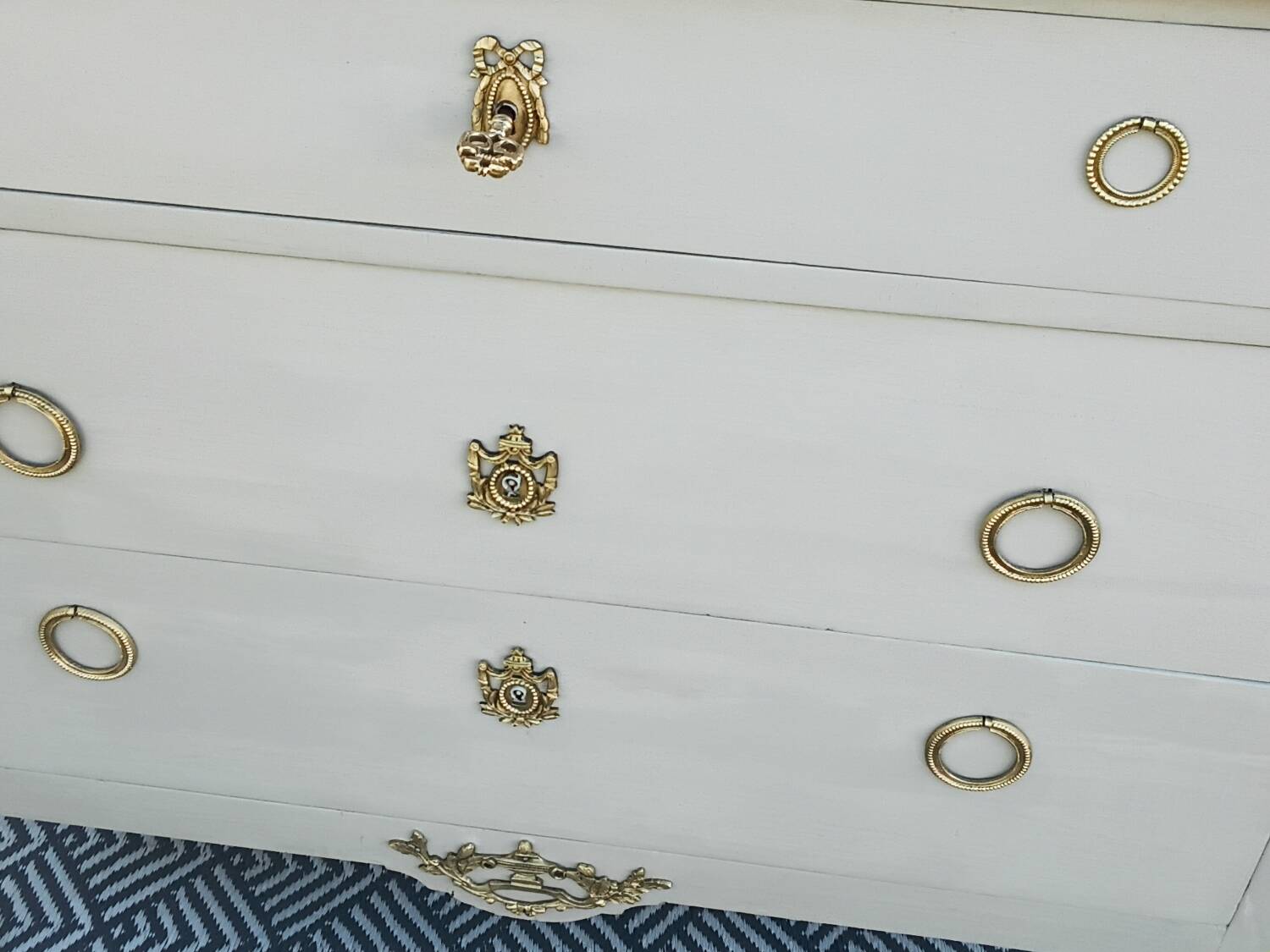 Transitional style chest of drawers