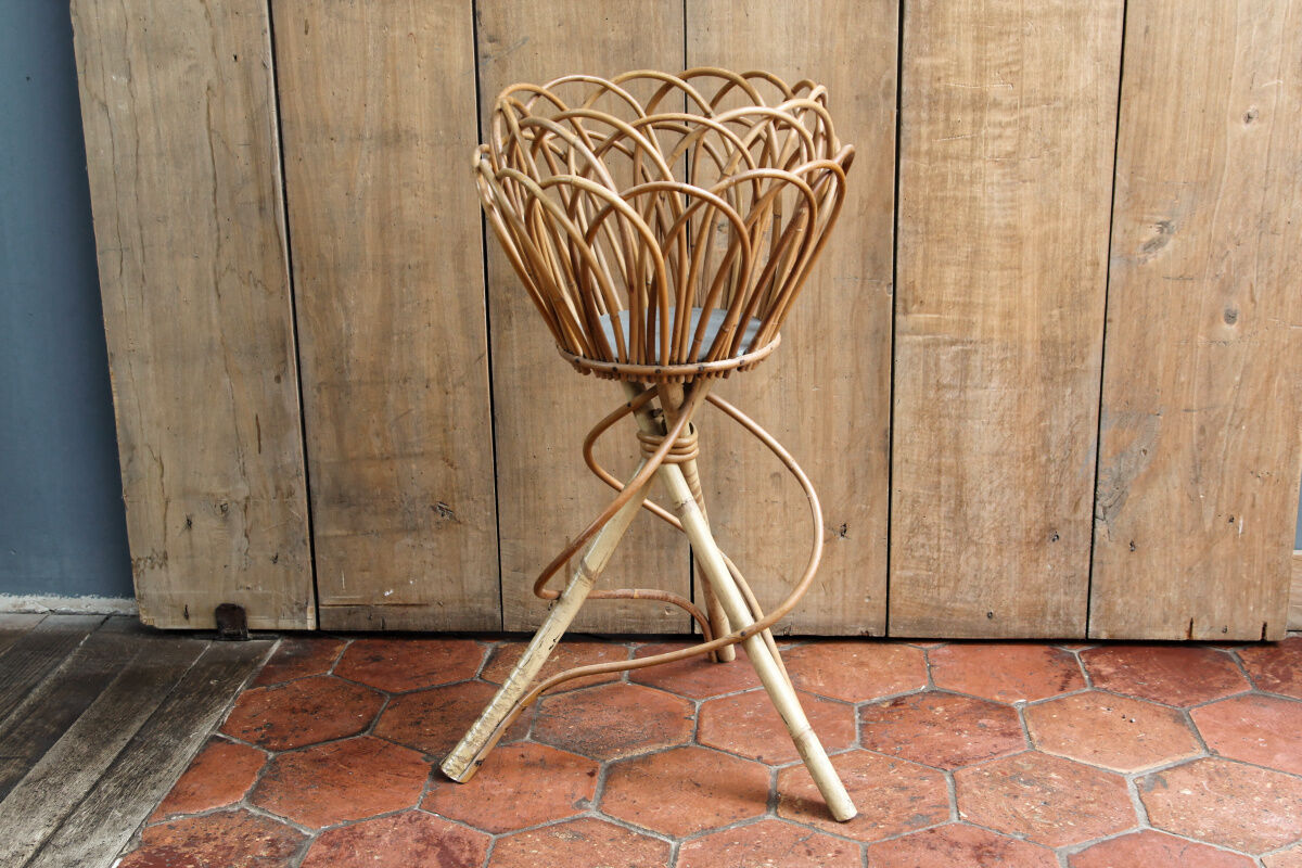 Wicker plant stand