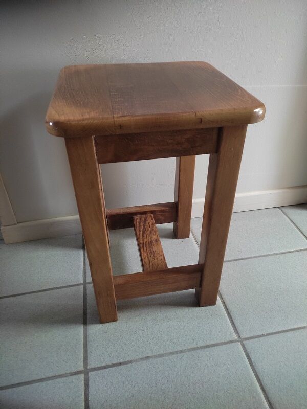 Varnished solid wood stool dp 1022701