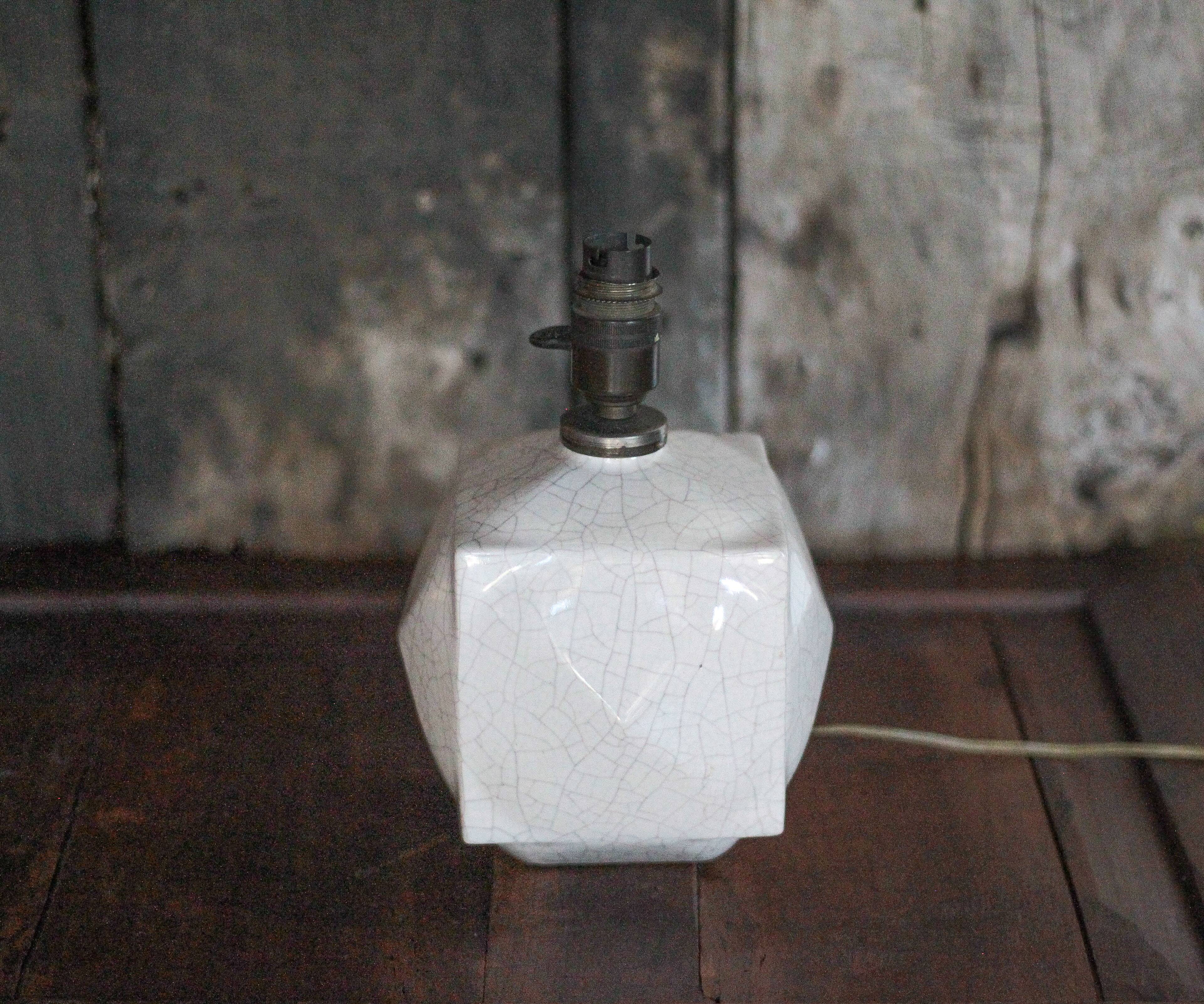 Cracked ceramic Art Deco lamp, table lamp, cube-shaped lamp.