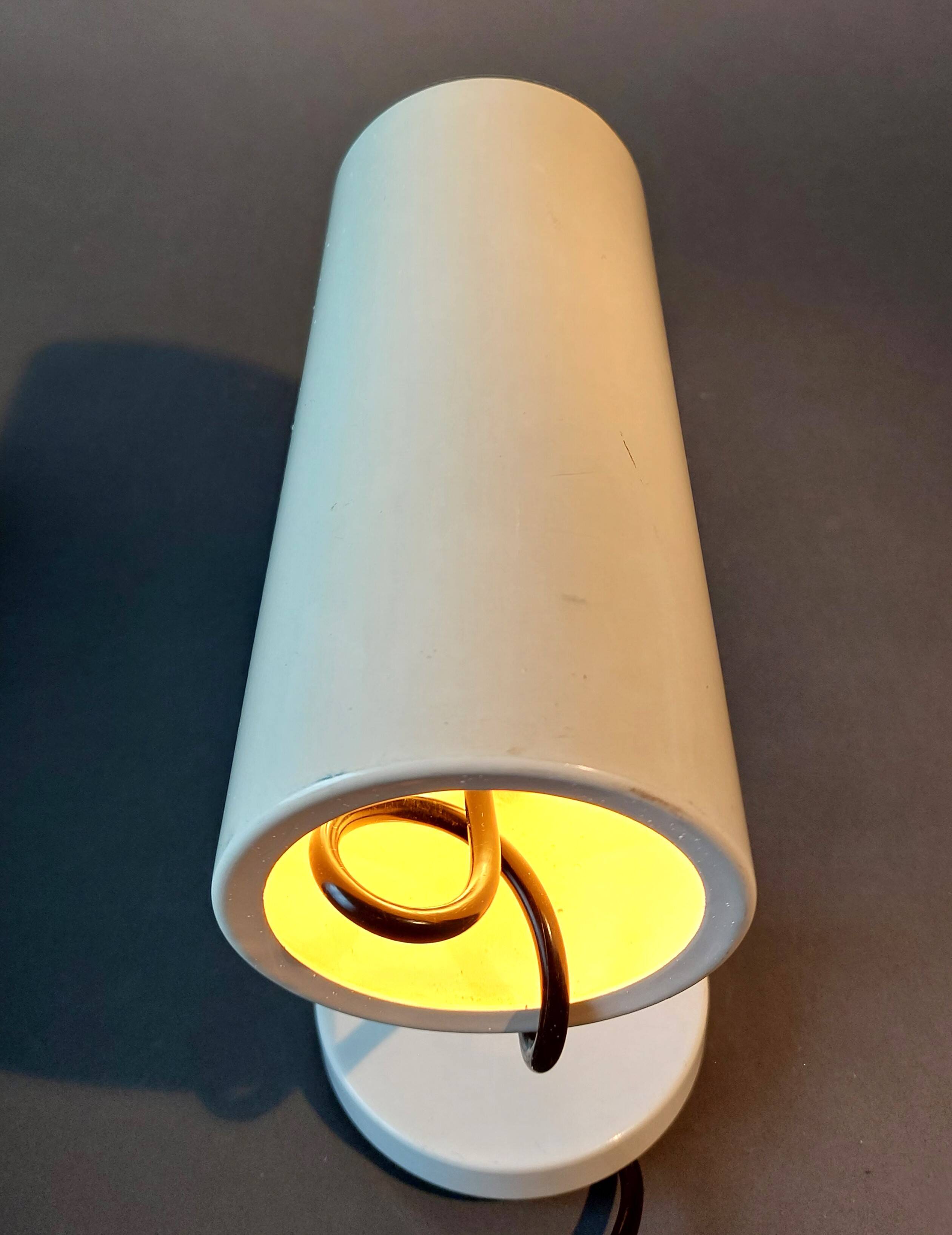 Modernist adjustable wall light 1960 beige lacquered.