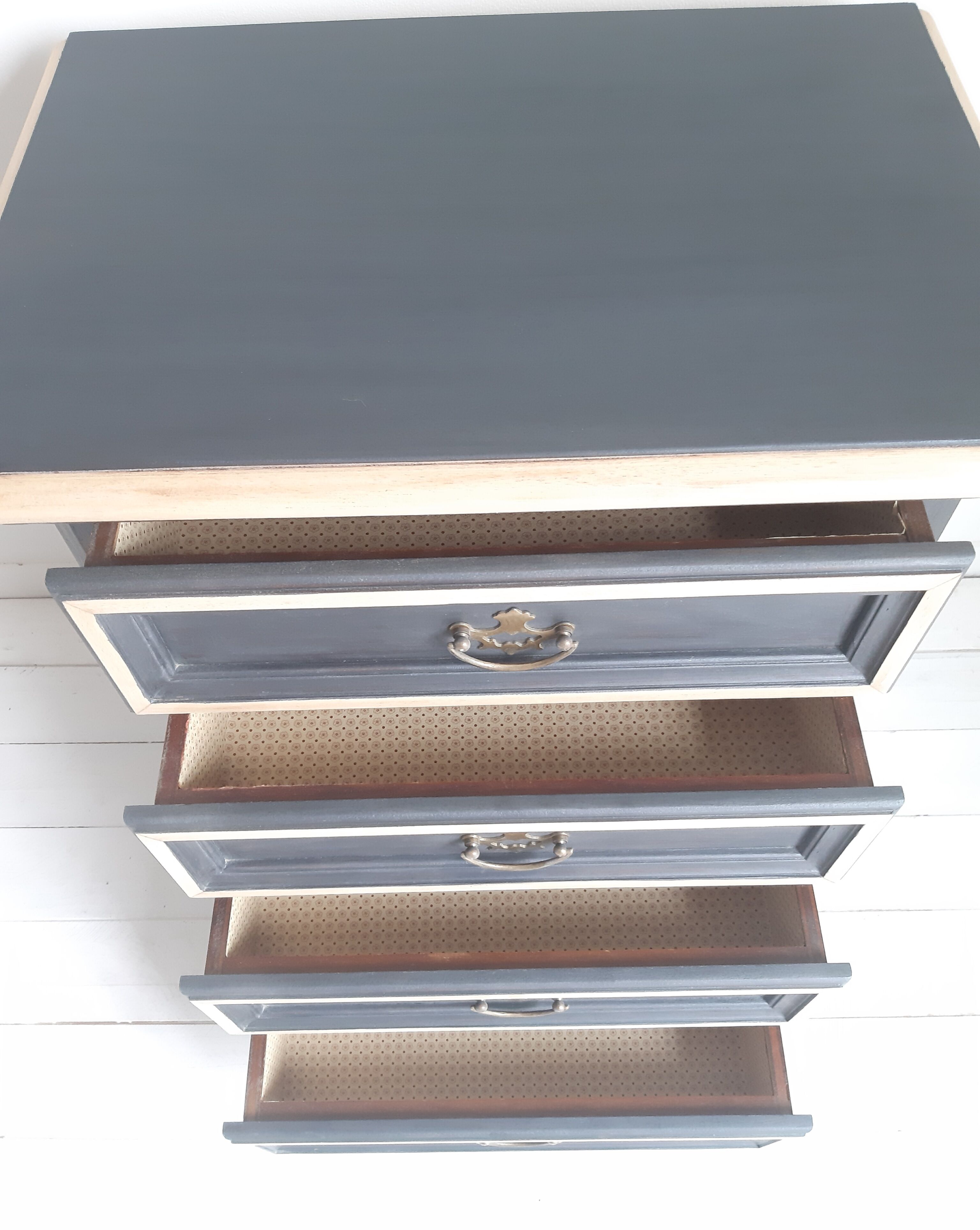 Extra chest of drawers