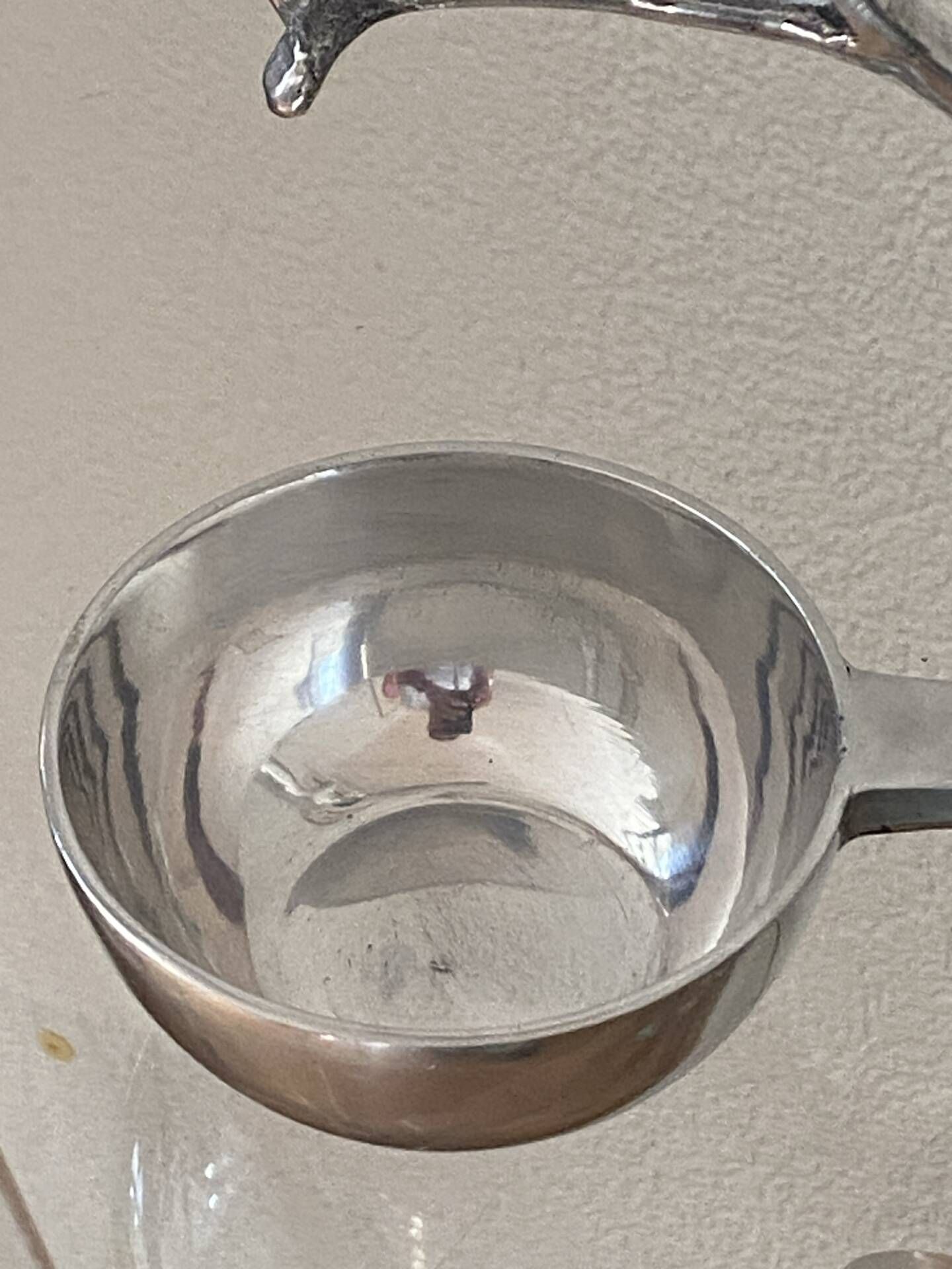 Polished aluminium servant