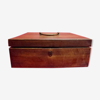 Ancien coffret en bois avec compartiments de rangement