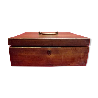 Ancien coffret en bois avec compartiments de rangement