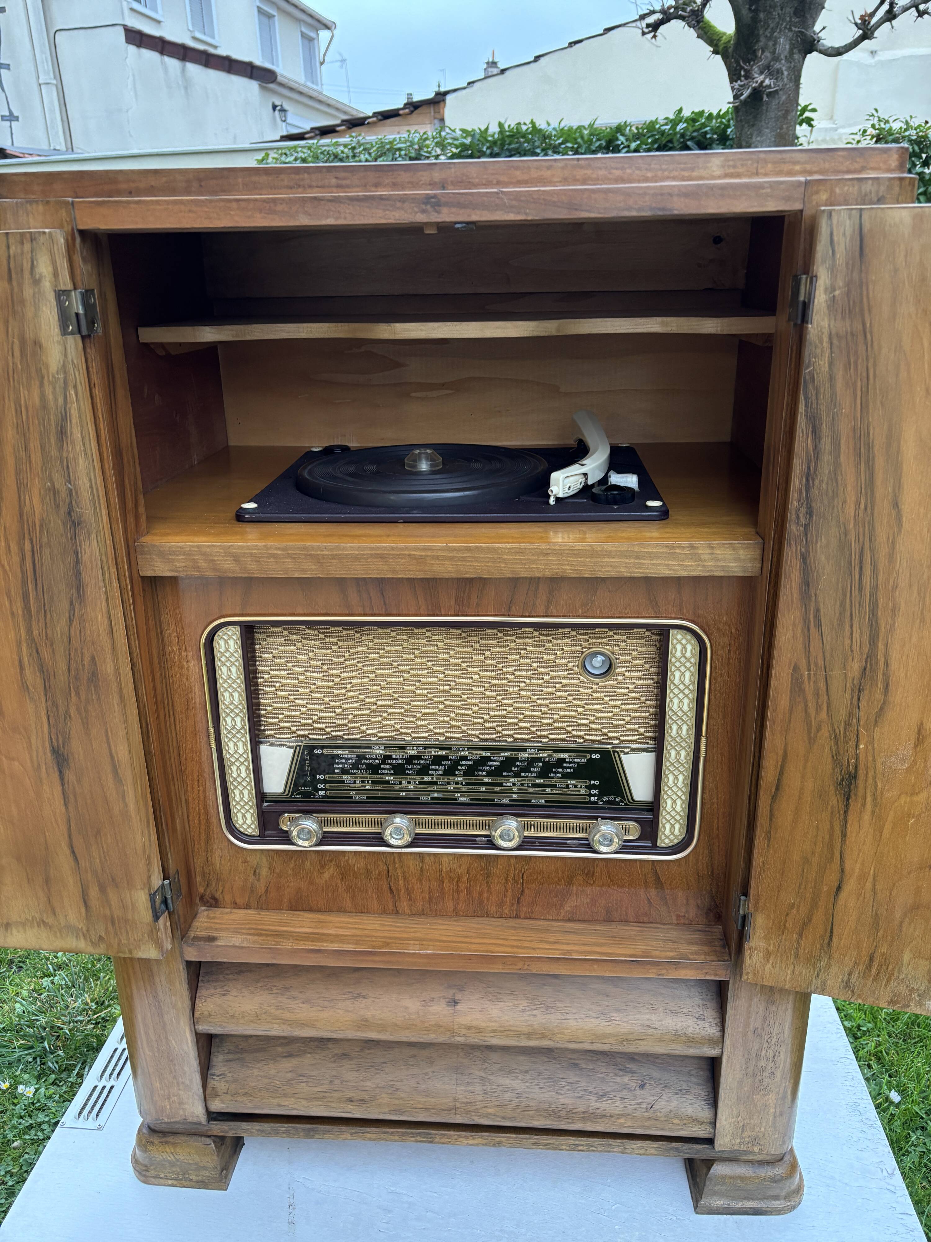 Meuble radio tourne disque vintage