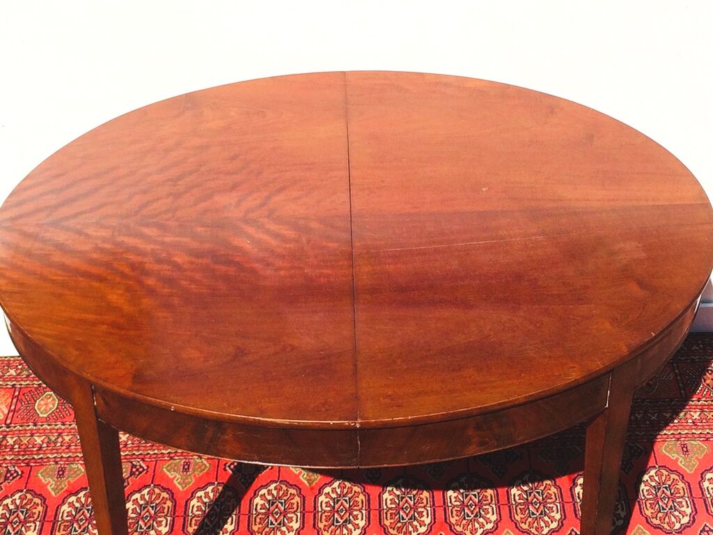 19th expandable empire table 4/6 p