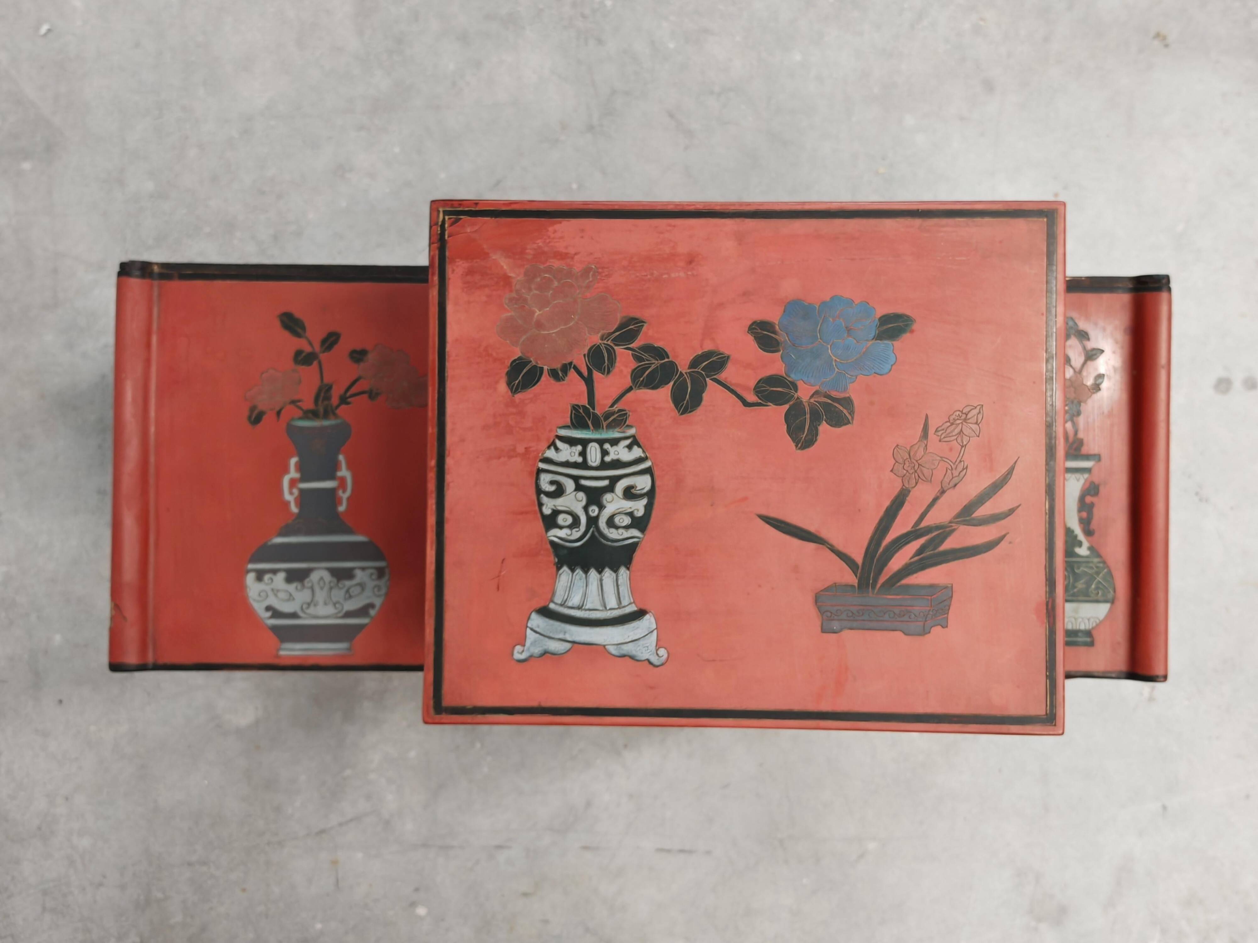 Antique bedside tables in lacquer with hand-painted decorations.