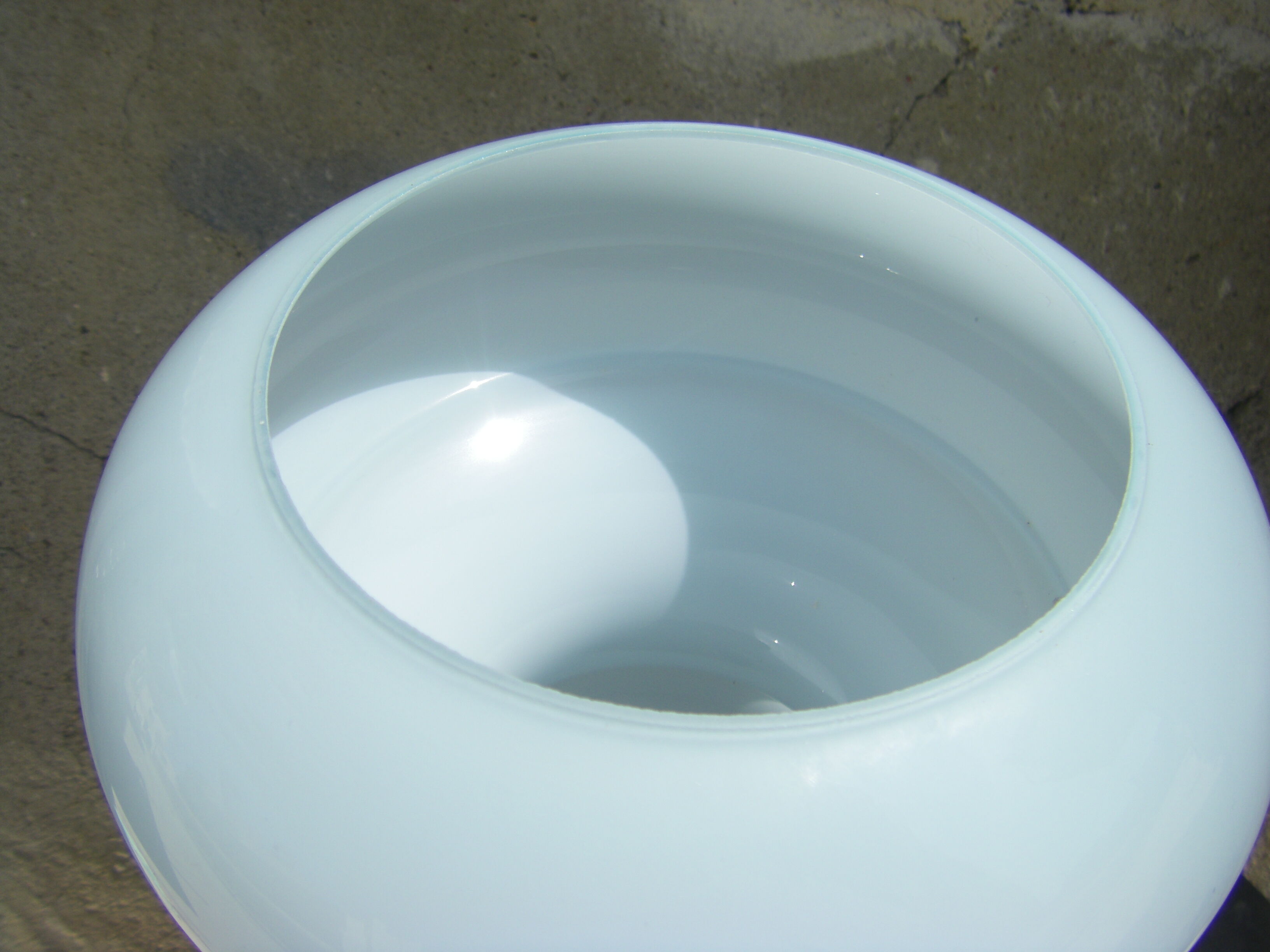 Suspension in turquoise blue opaline