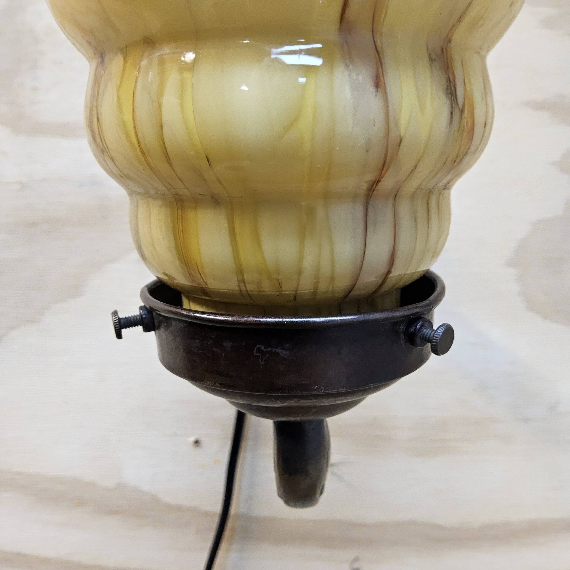 Lampe murale / lampe de nuit Art Déco antique (verre marbré)