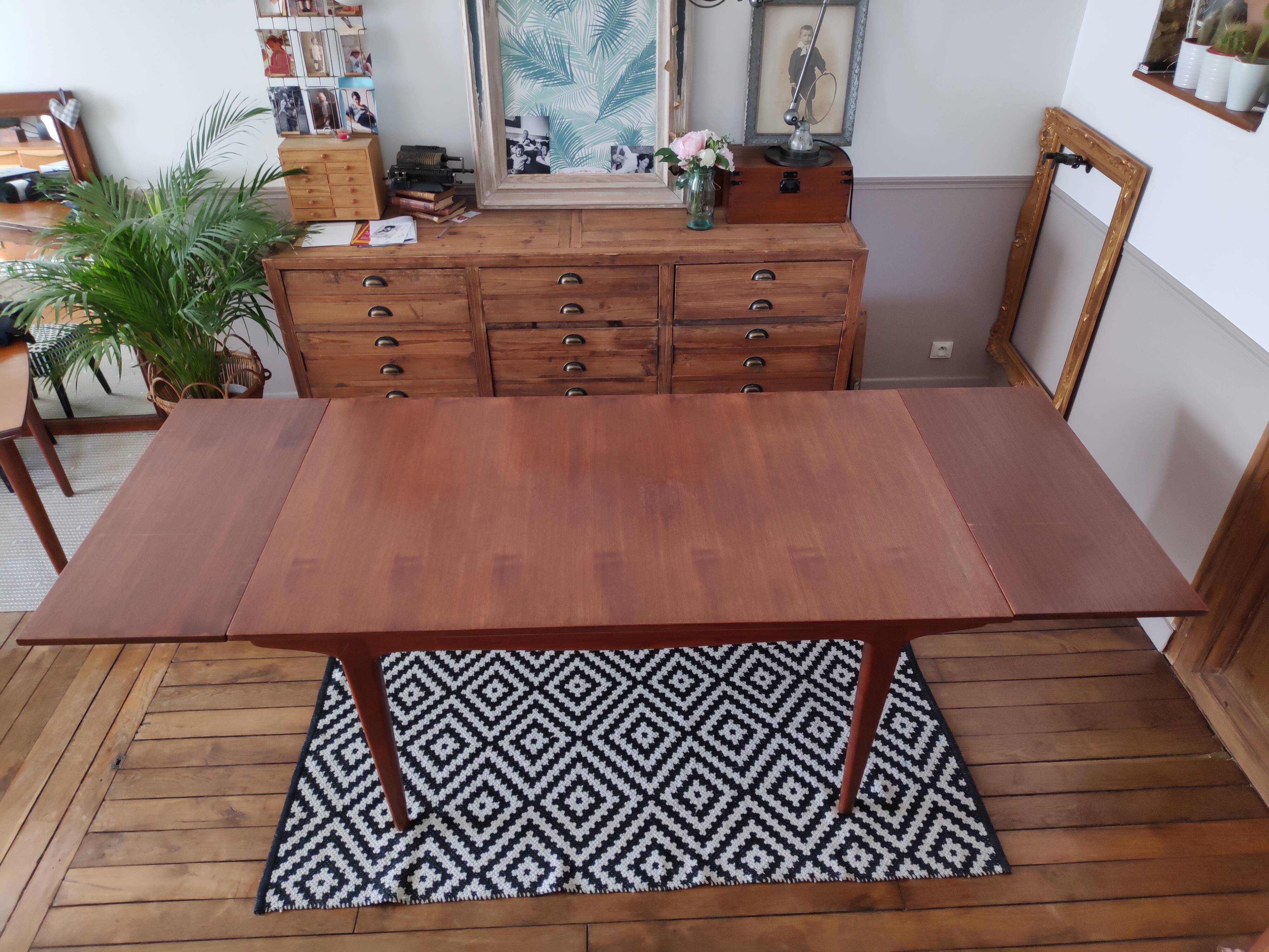 Scandinavian dining expandable room table