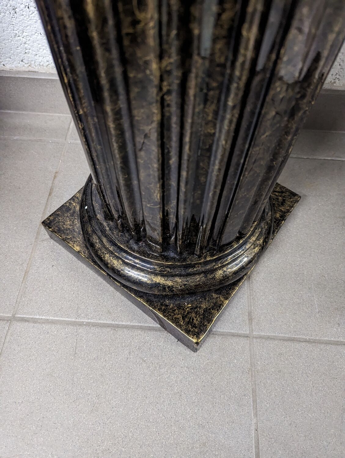 Marble effect column