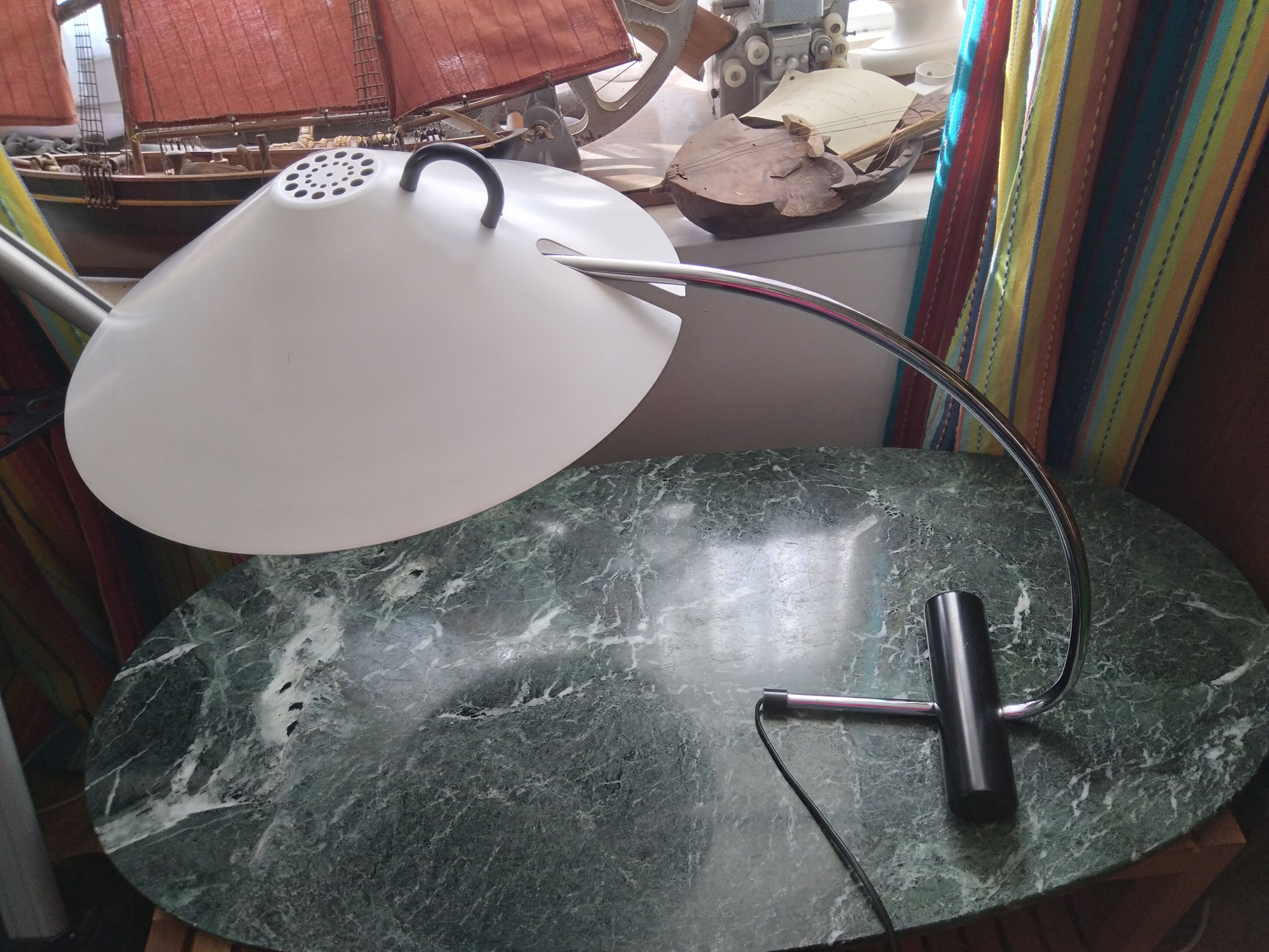 Counterweight design lamp