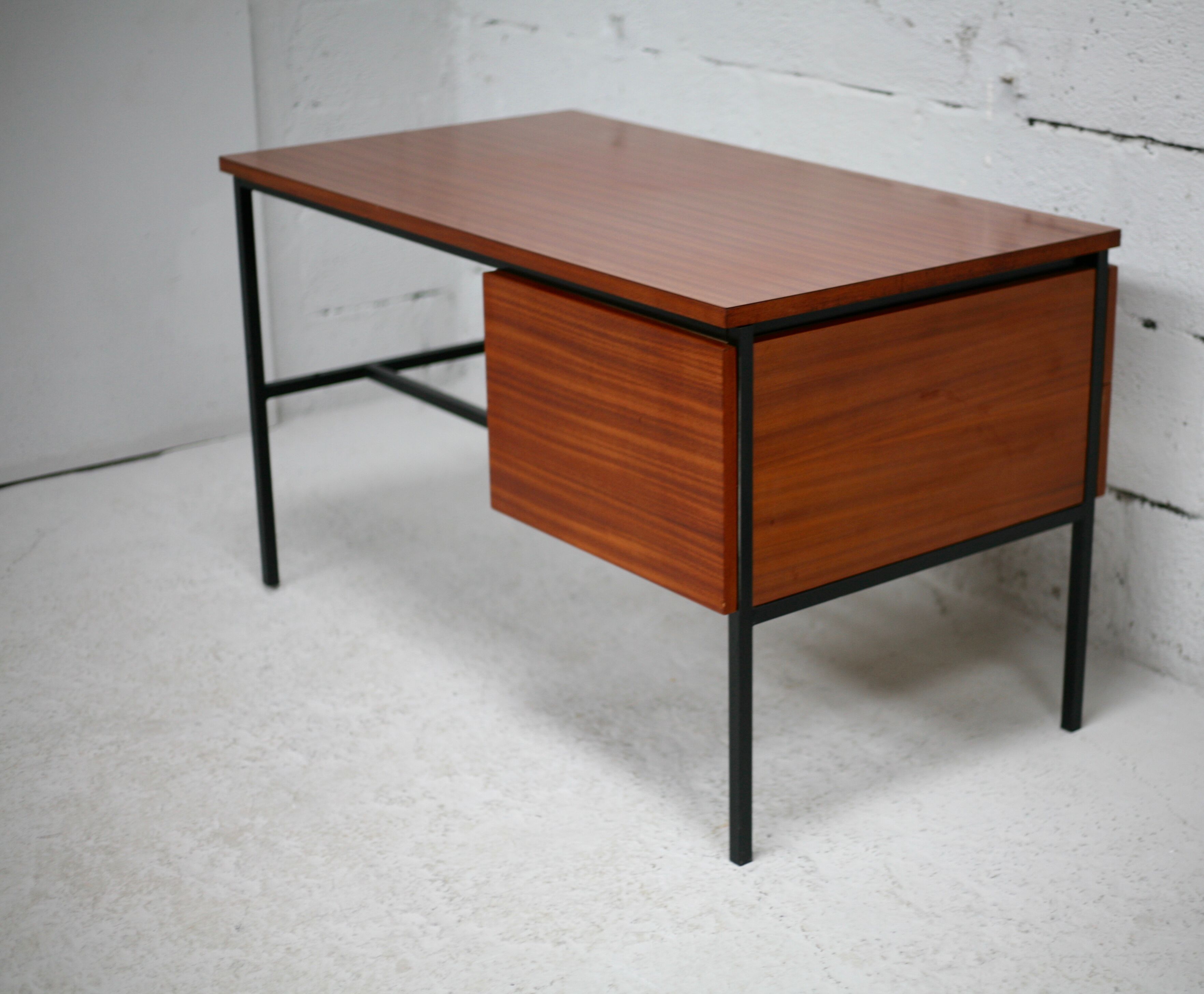 Desk model 620. by Pierre Guariche for Minvielle, France, circa 1955