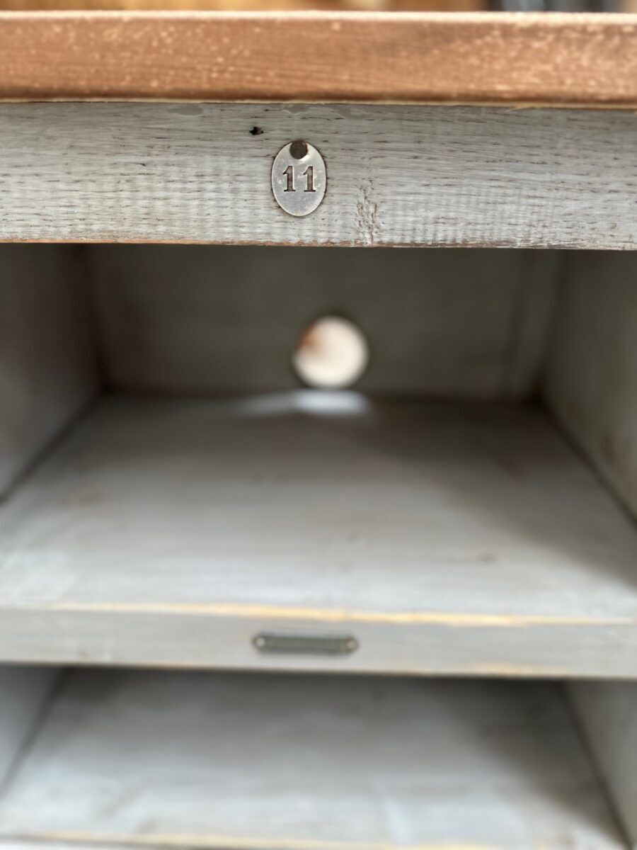 Ancien meuble de métier transformé en meuble télé