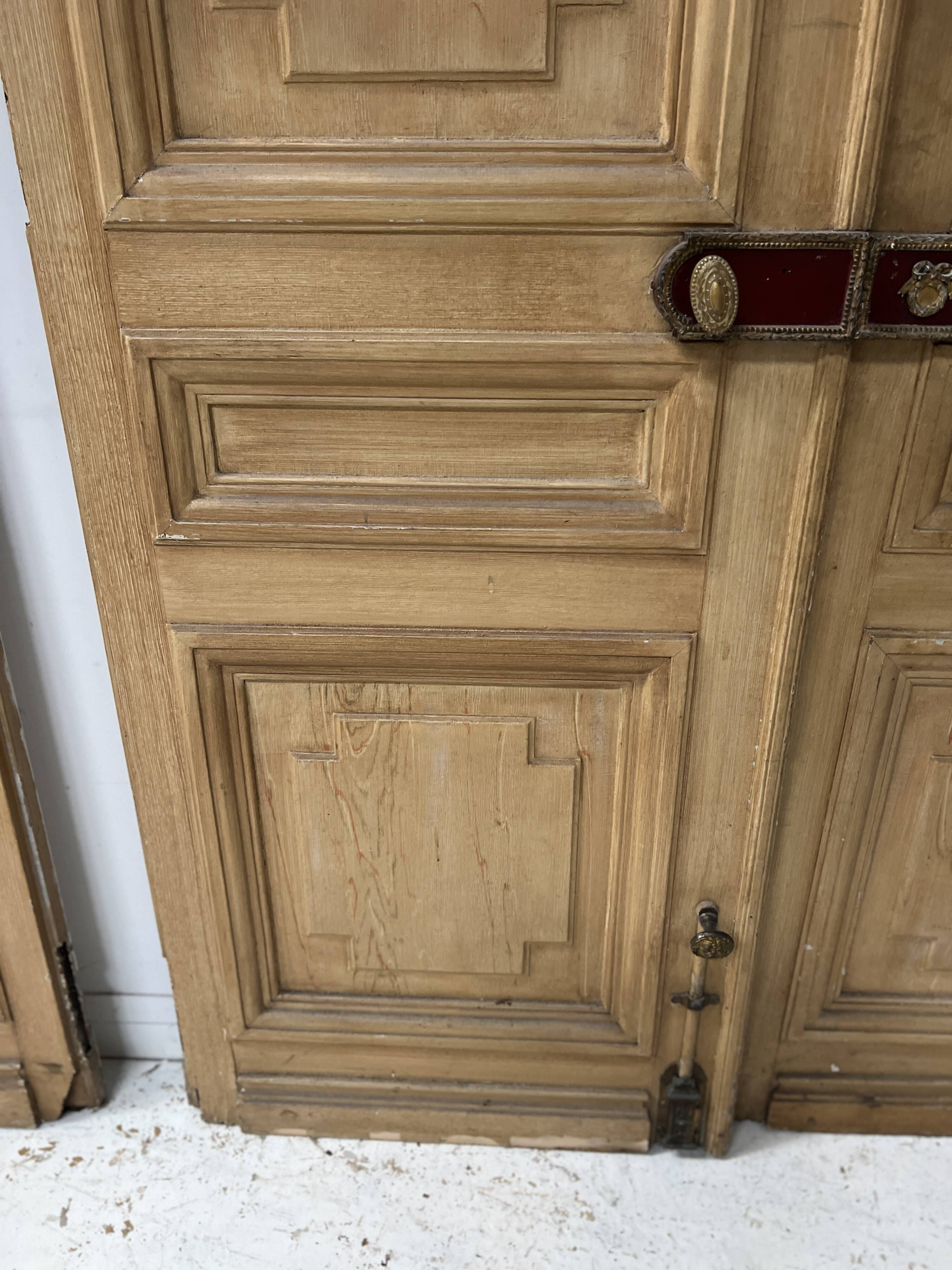 Pair of Haussmann-style double passage doors in patinated oak from the 19th century.