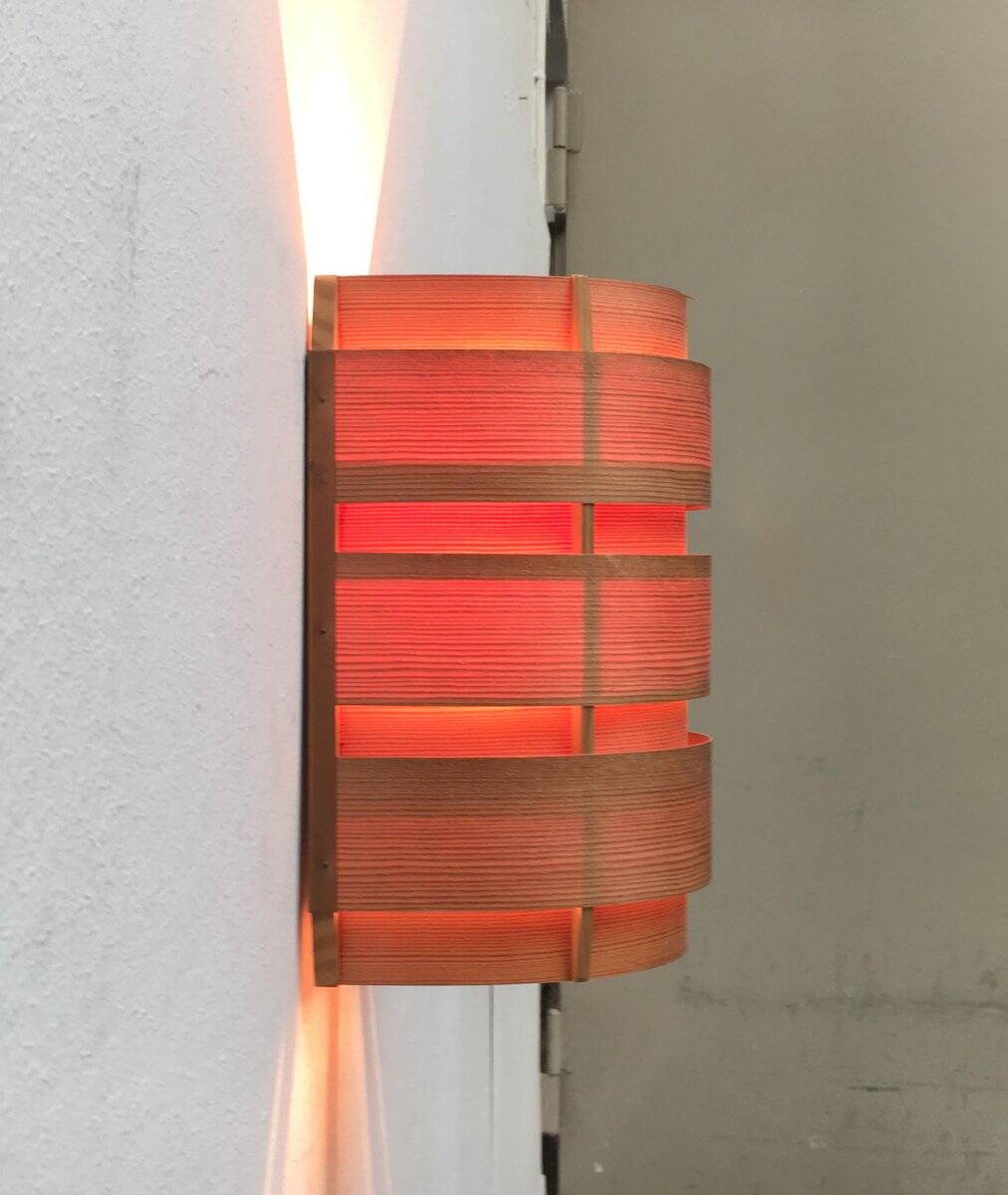 Edda V155 wall lamp in teak from the mid-century by Hans-Agne Jakobsson for Ellysett AB, 1950s.