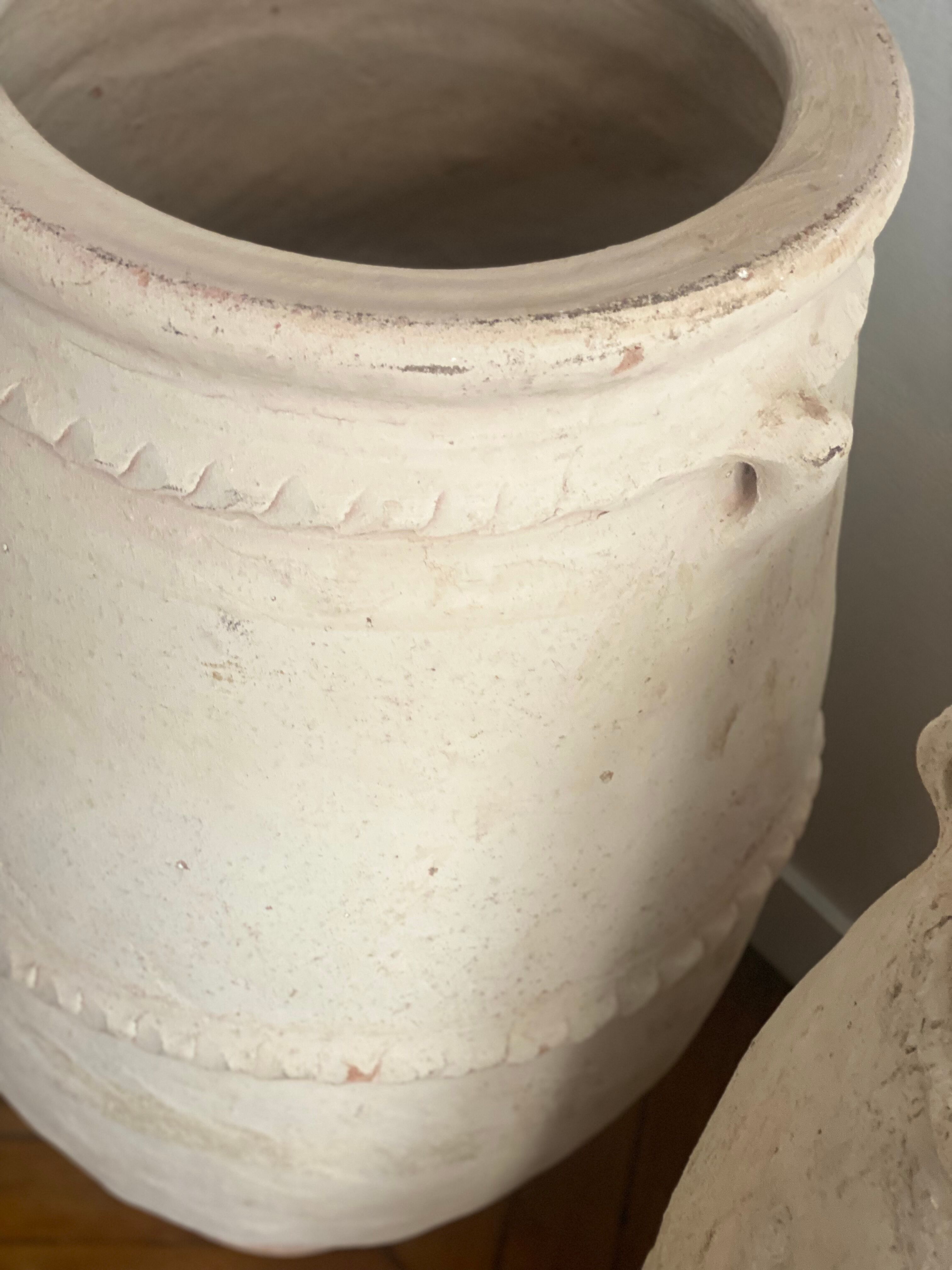 Rustic jar in bleached terracotta pottery xl