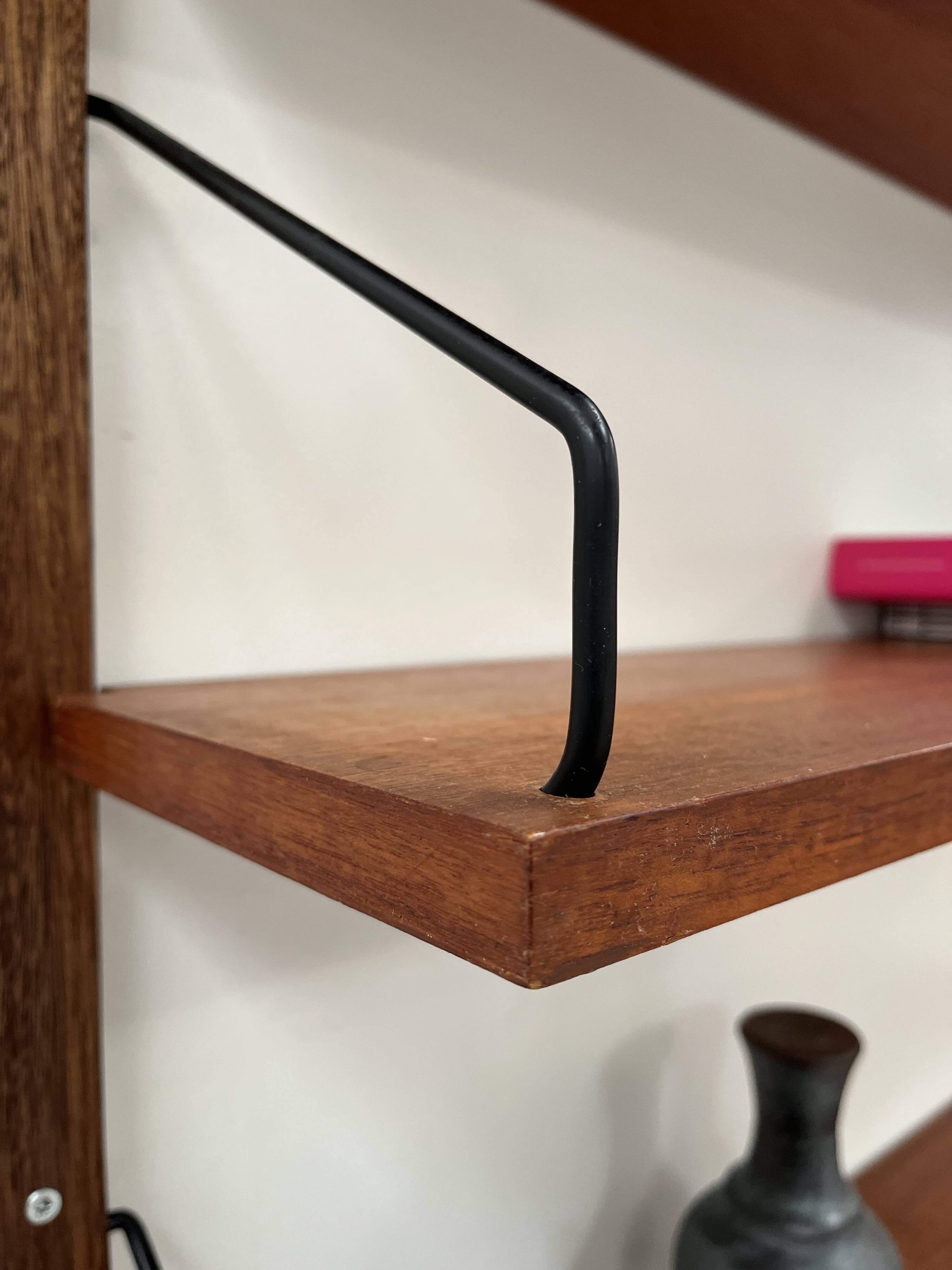 Meuble mural par P. Cadobvius