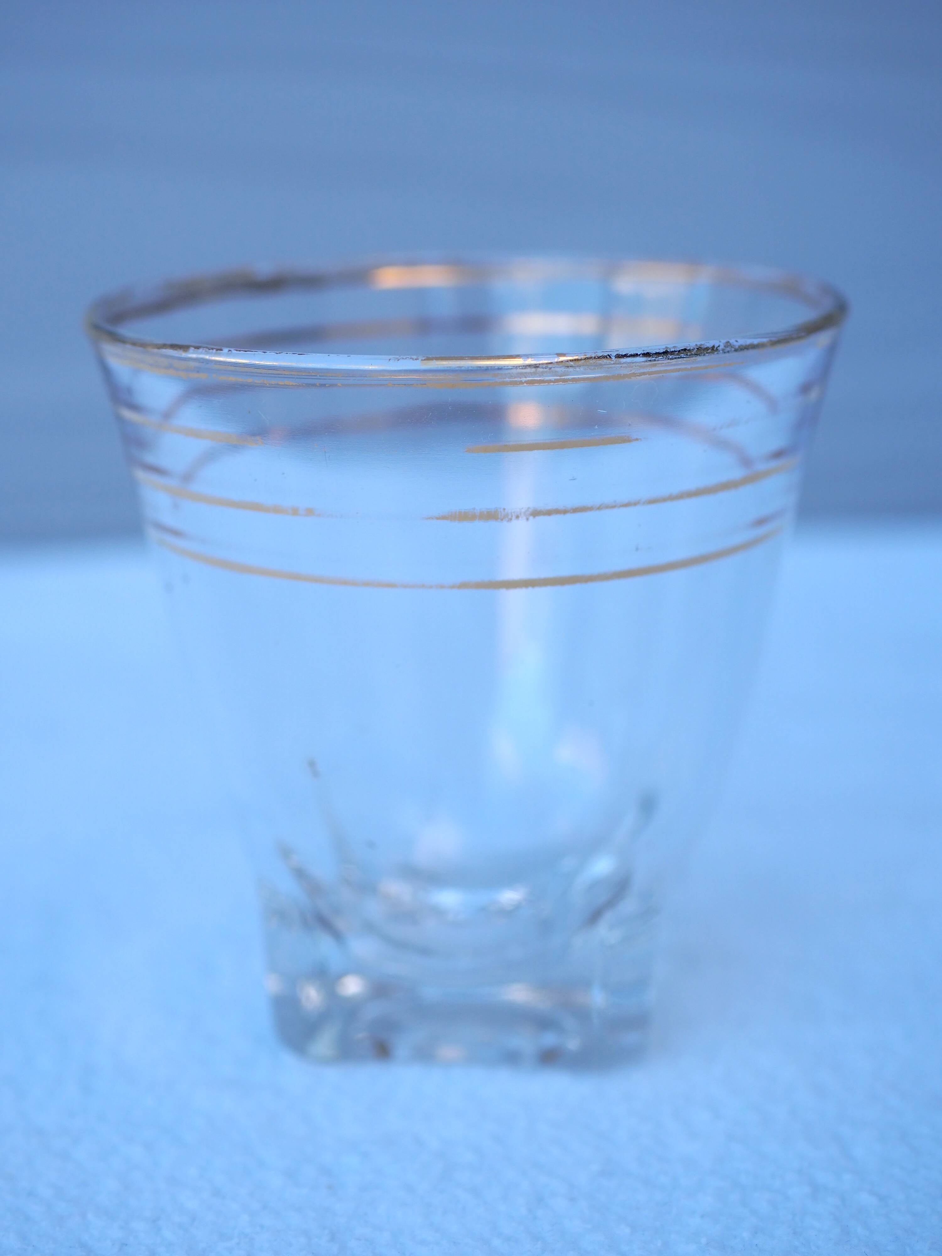 12 liqueur glasses with its golden rim from the 1950s-1960s