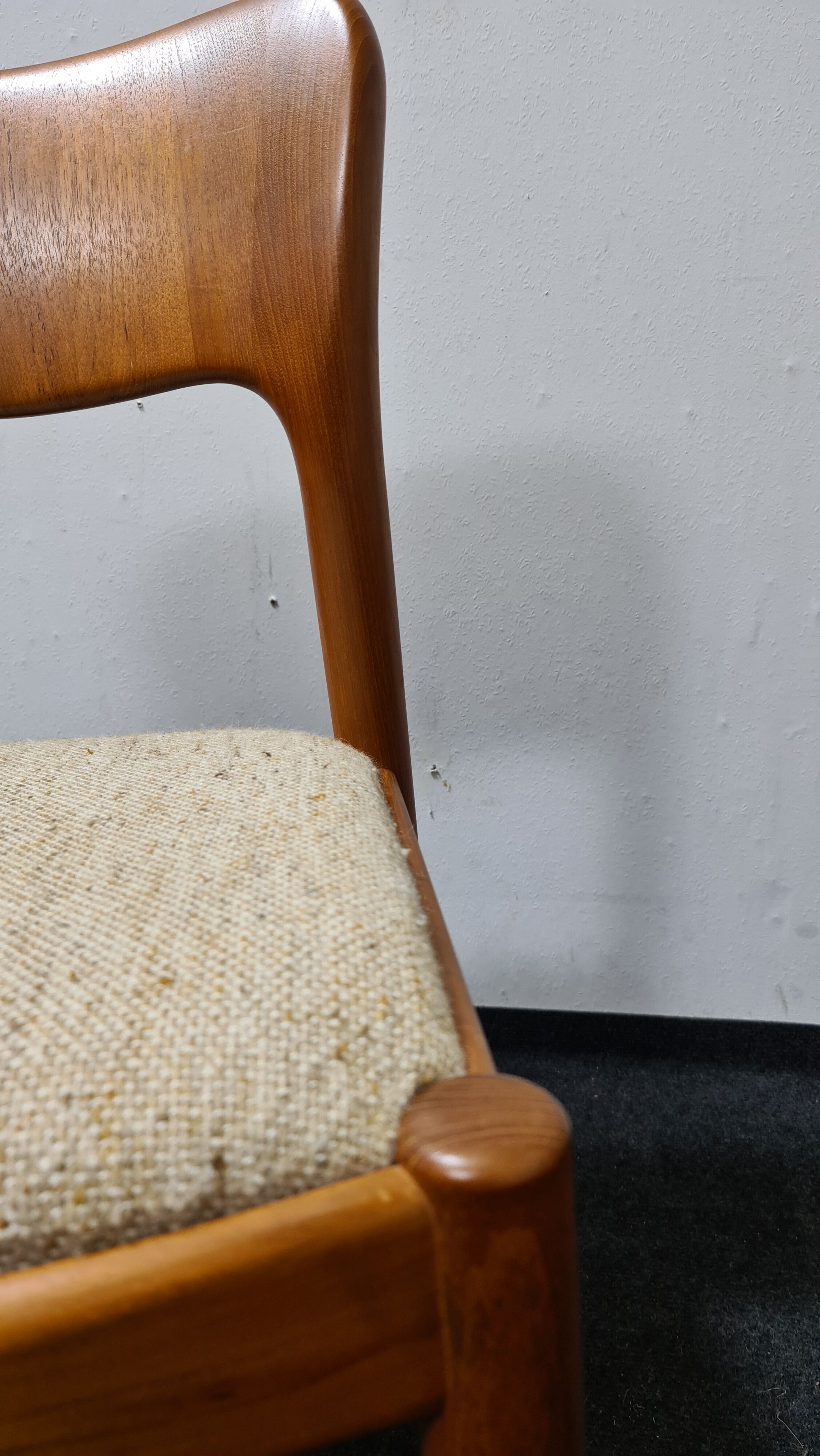 A set of six vintage Danish design dinning chairs by Niels Koefoed