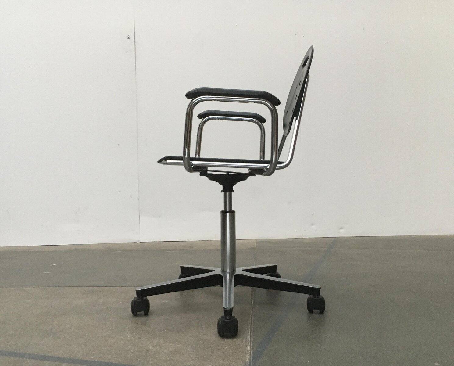 Postmodern Italian swivel chair Charlie by Carlo Bimbi & Nilo Gioacchini for Segis, 1980s.