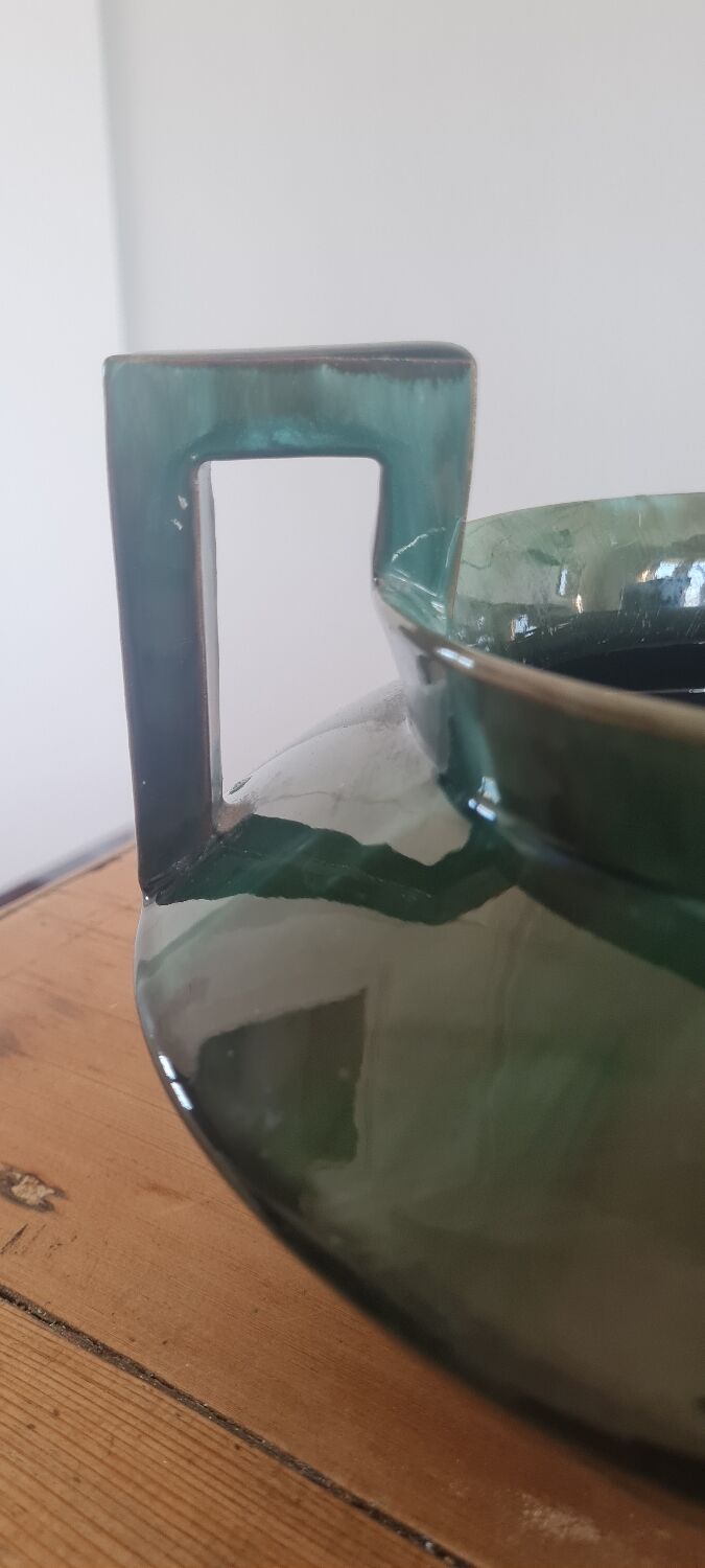 Vase en faïence émaillé vert
