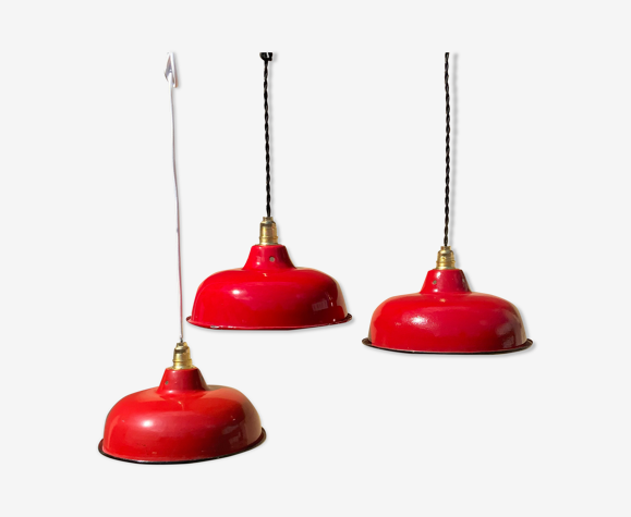 Hanging vintage enamelled sheet red and white light old new thread