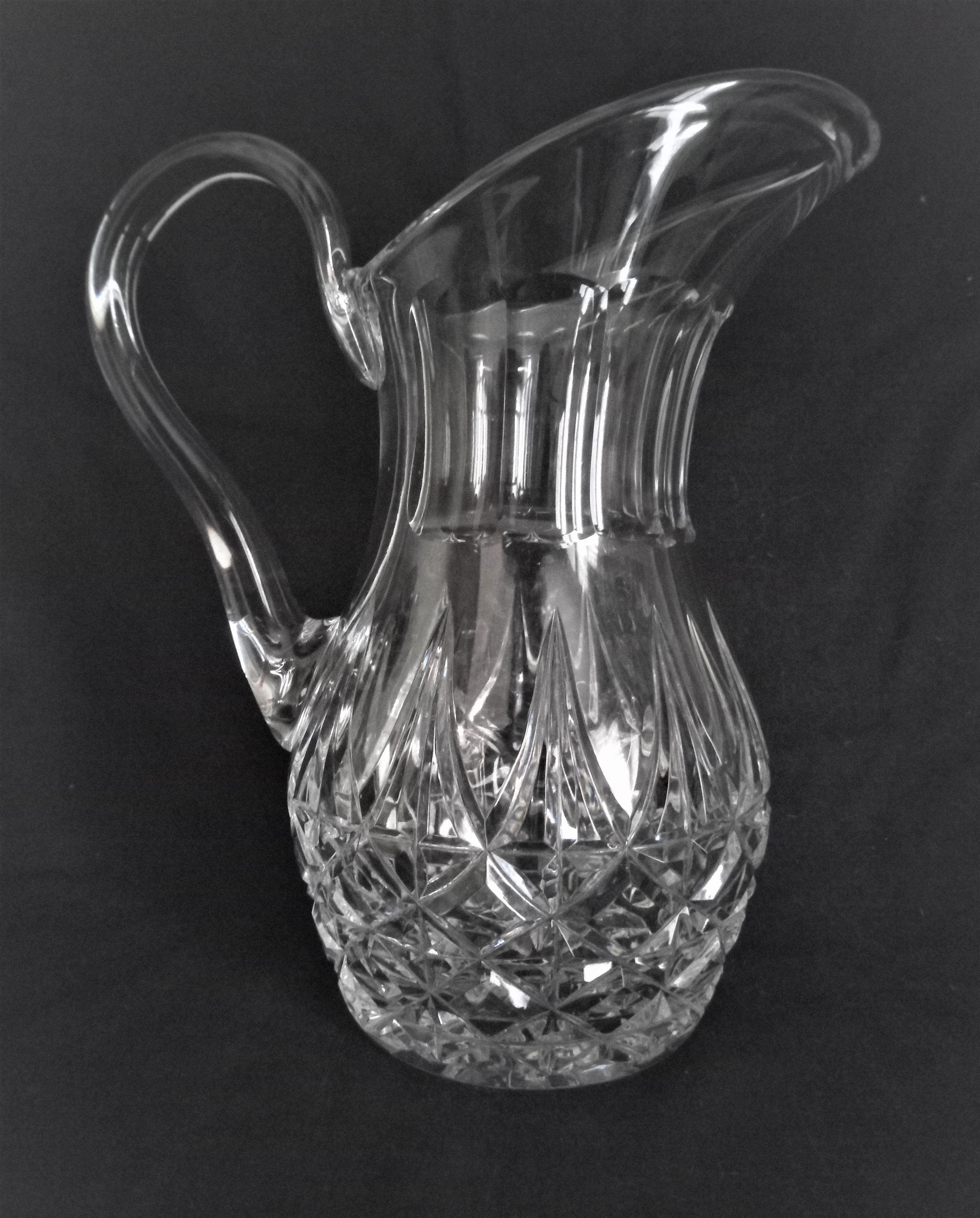 Carafe à eau en cristal taillé de Saint Louis, signée