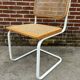 Chaise Cesca modèle b32 en blanc et bois par Marcel Breuer