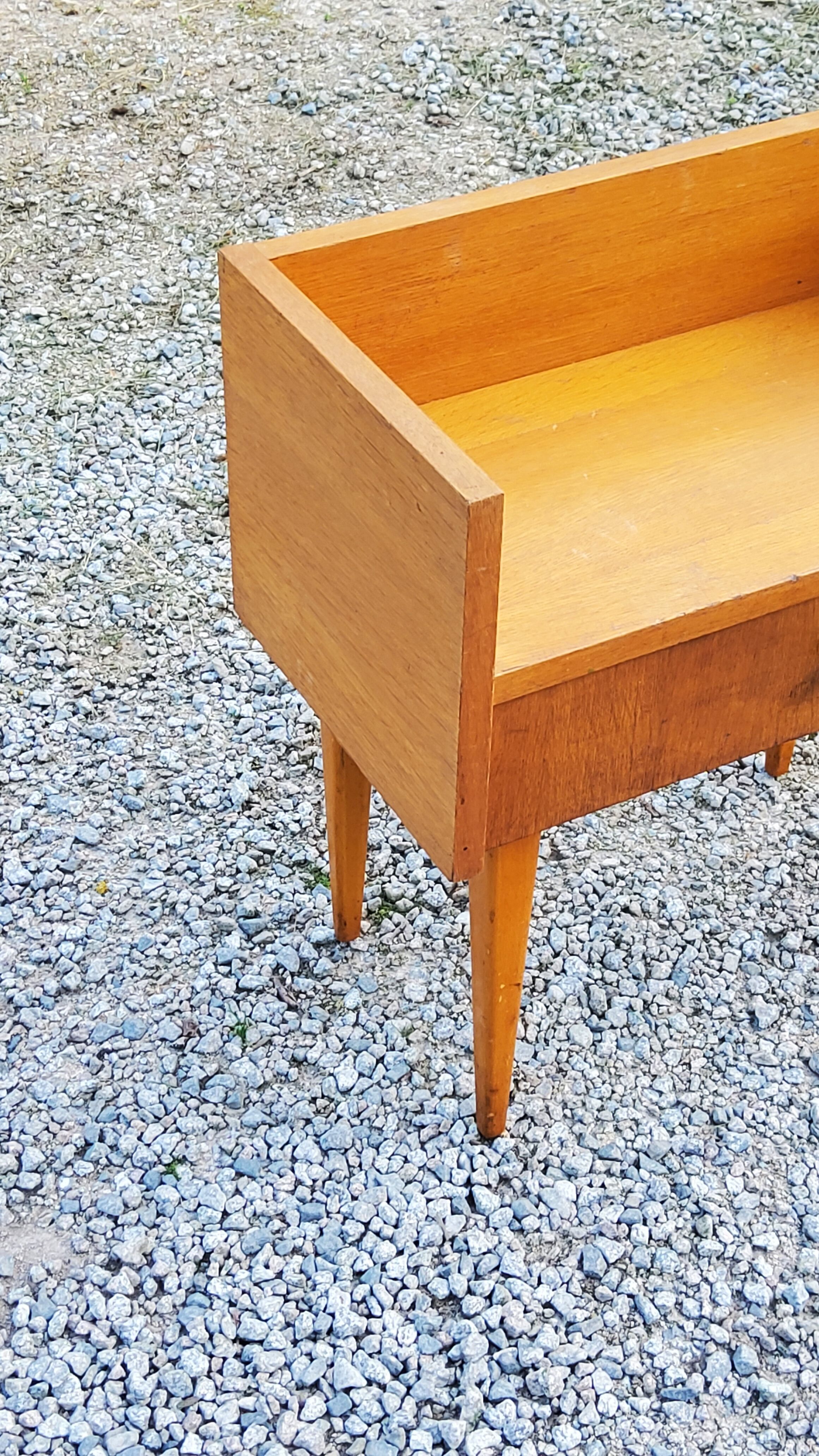 Vintage bedside table of the 50s in blond oak bobbin feet
