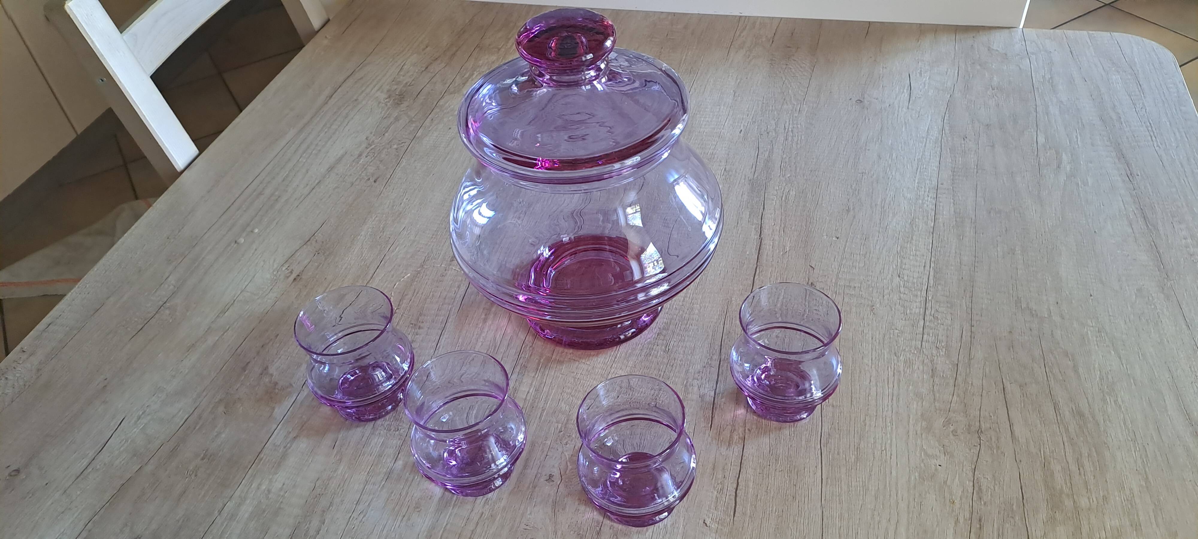 Punch, sangria or eggnog service