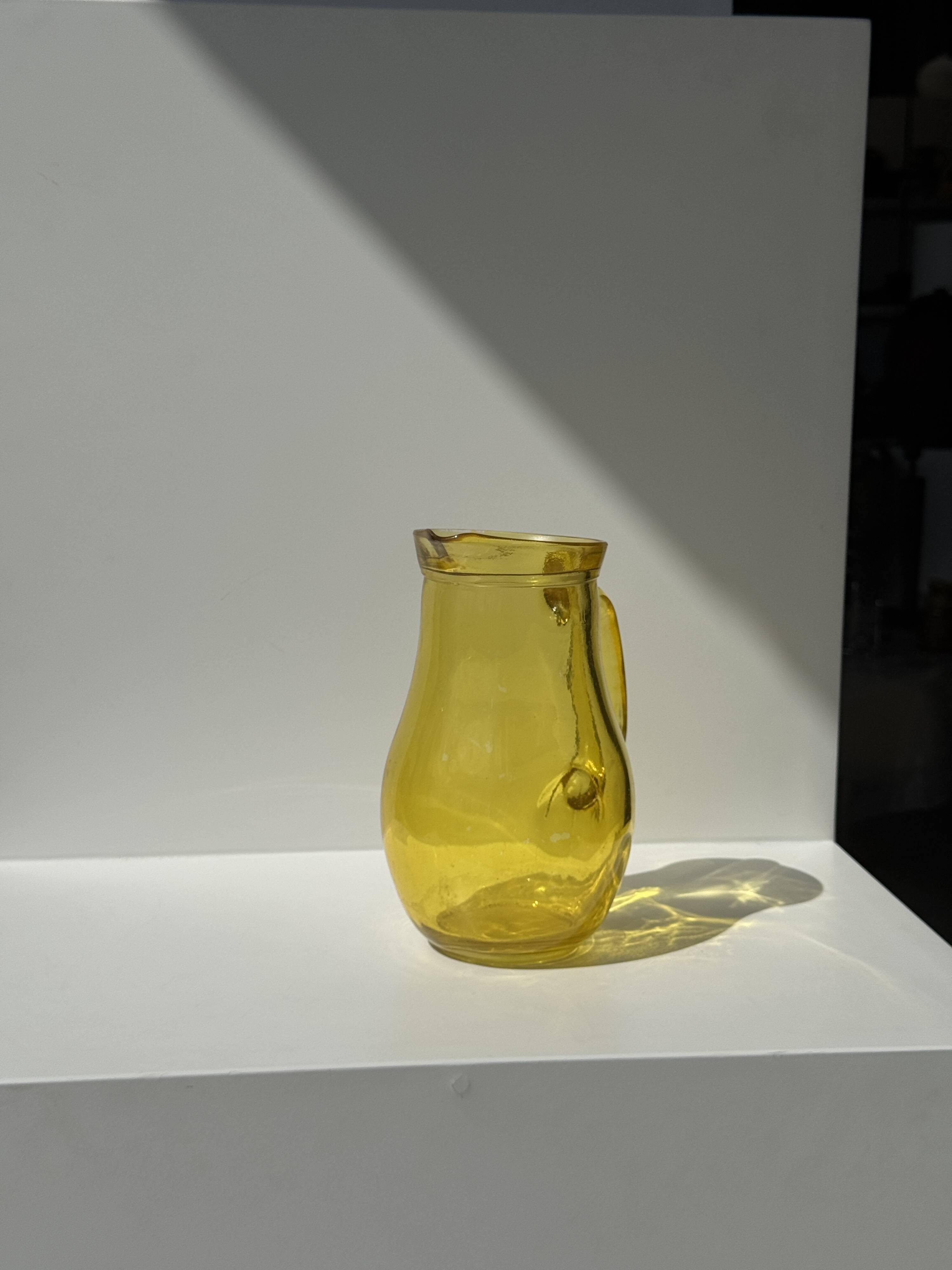 Vintage yellow glass pitcher H20.5
