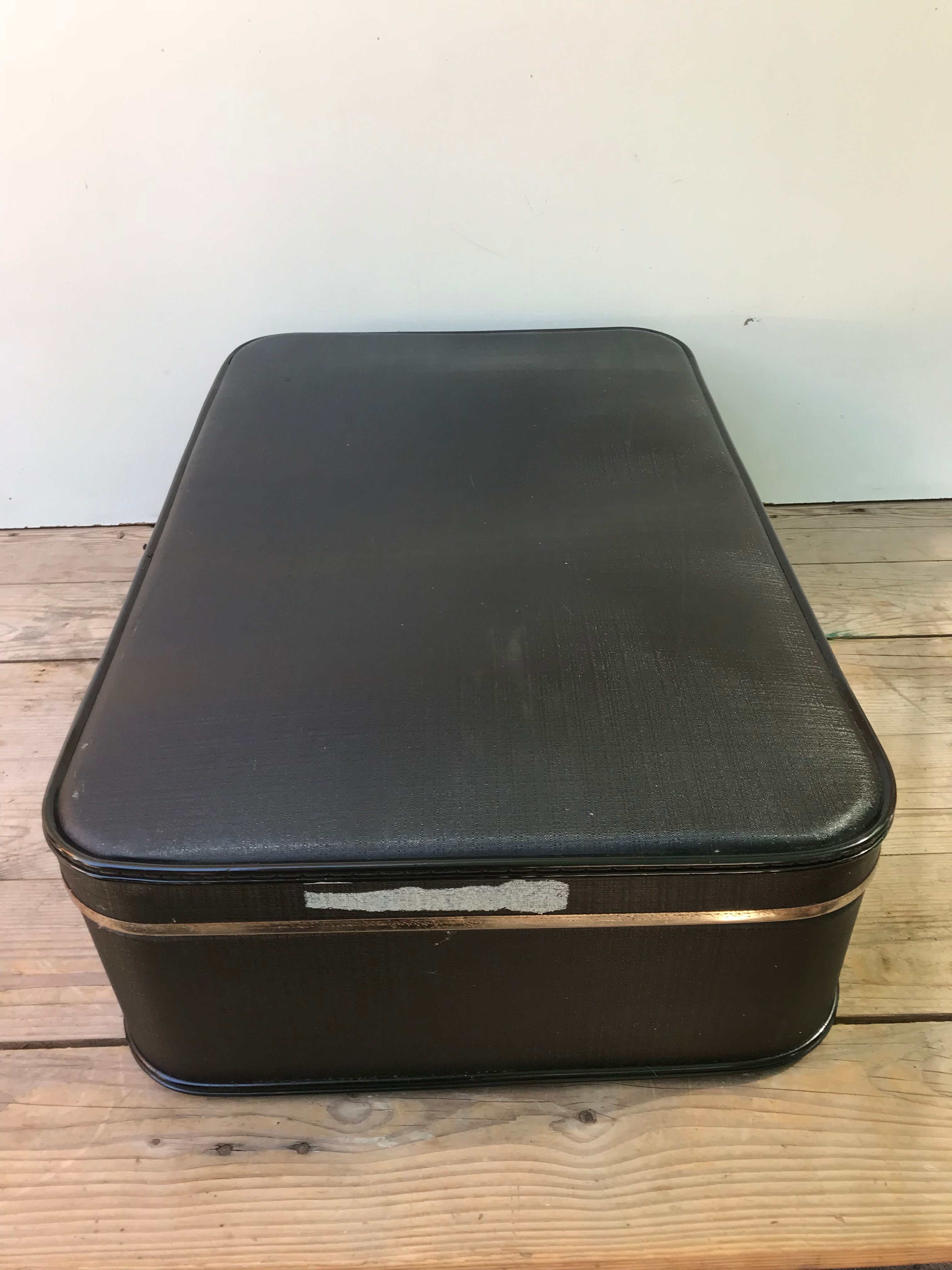 Old black suitcase with reinforcements & vintage bakelite handleOld suitcase black travel trunk + backup & handle bakelite vintage